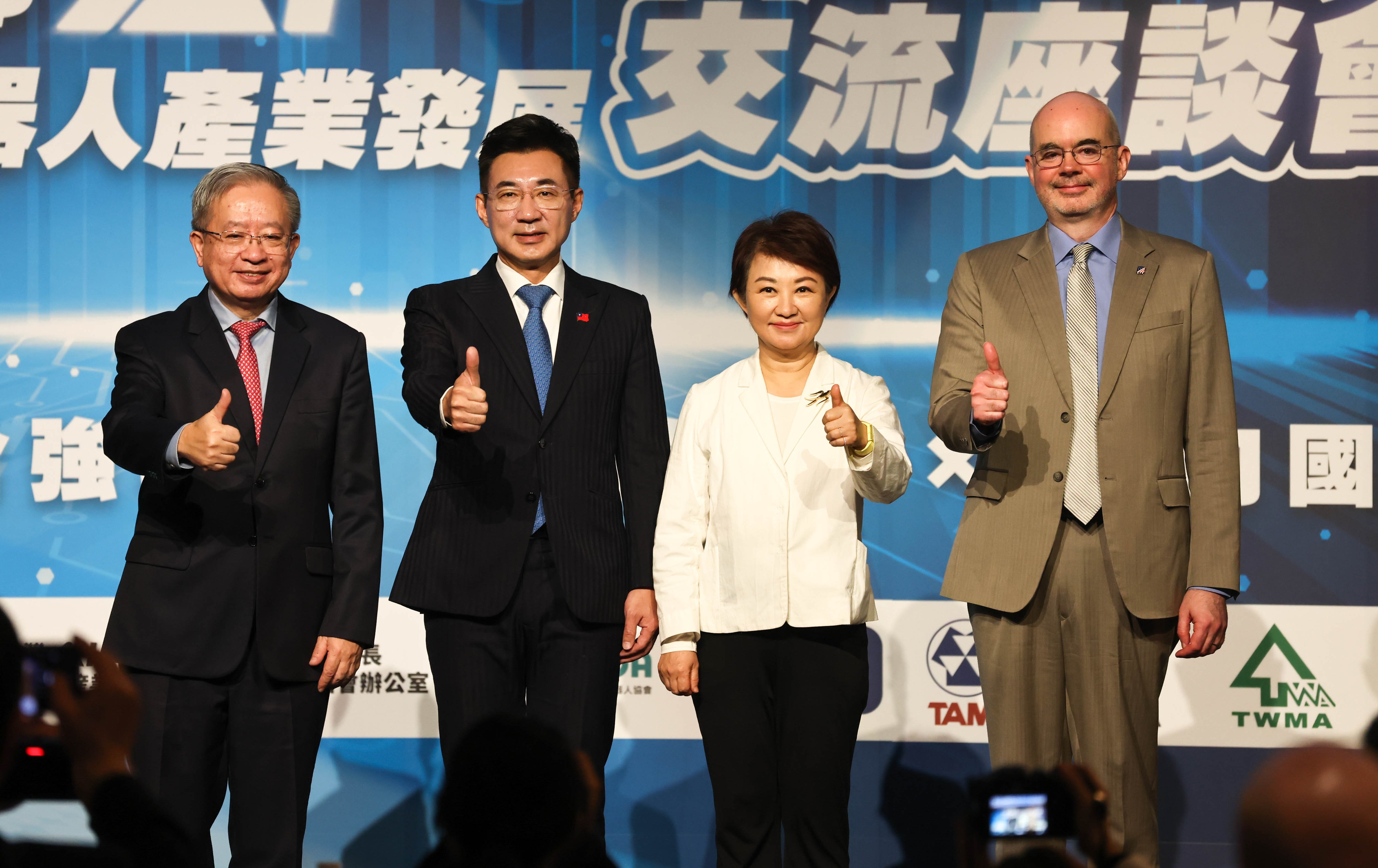 台美聯手催生「TRMC台灣機器人製造城」：台中憑物理AI優勢，構築產業安全護國群山