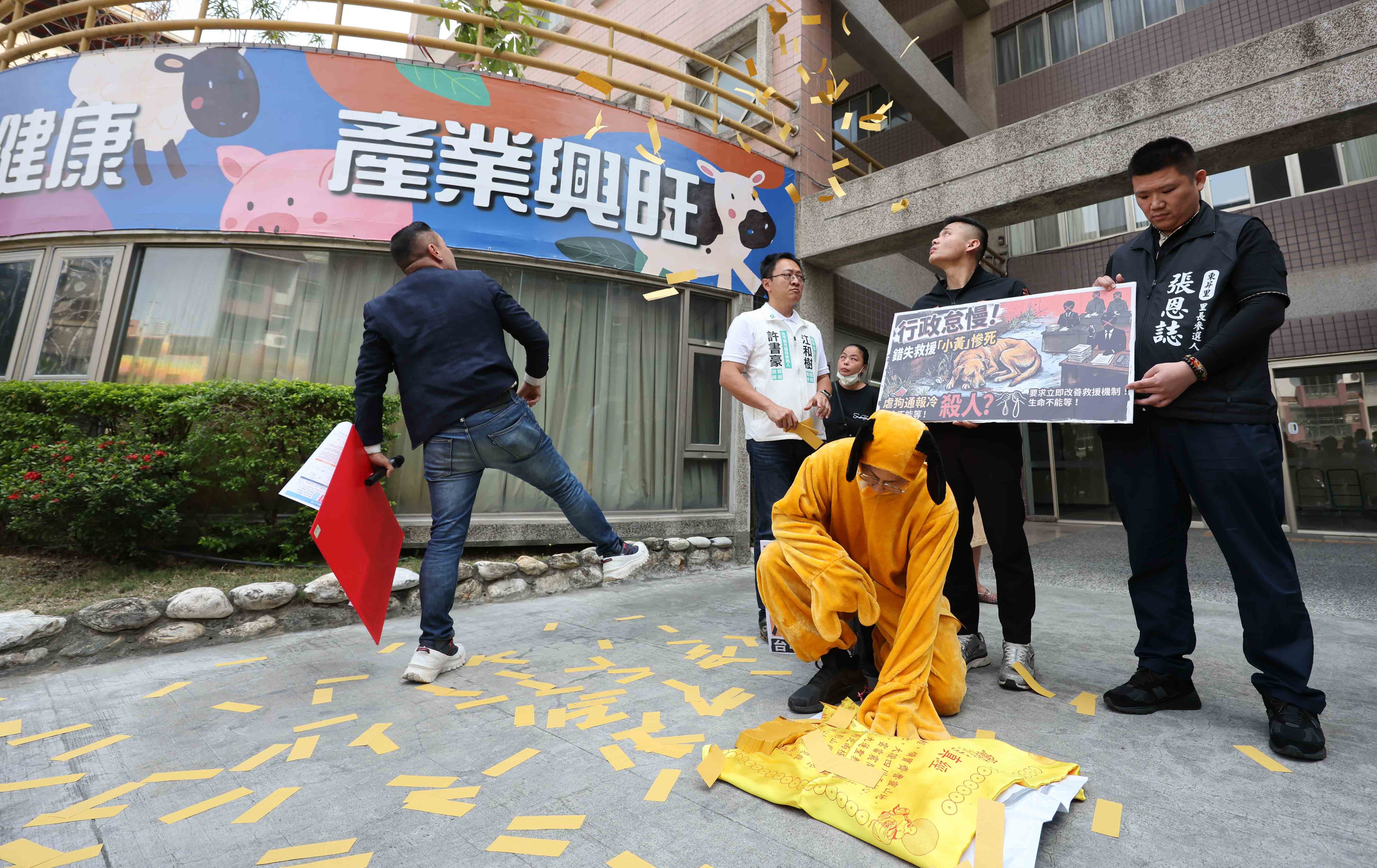 彰化虐犬案翻版！台中男心情差竟「安全帽殺犬」 動保處遭轟行政怠慢害命