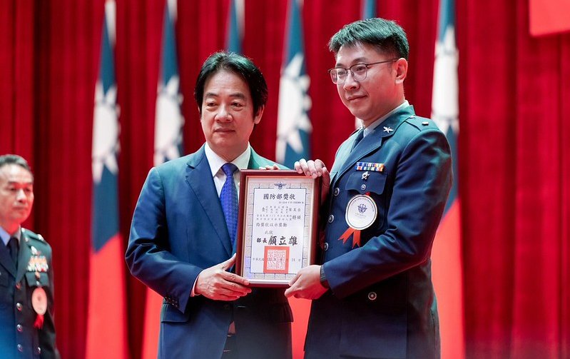 總統主持軍人節表揚大會 明年度國防預算突破上兆元