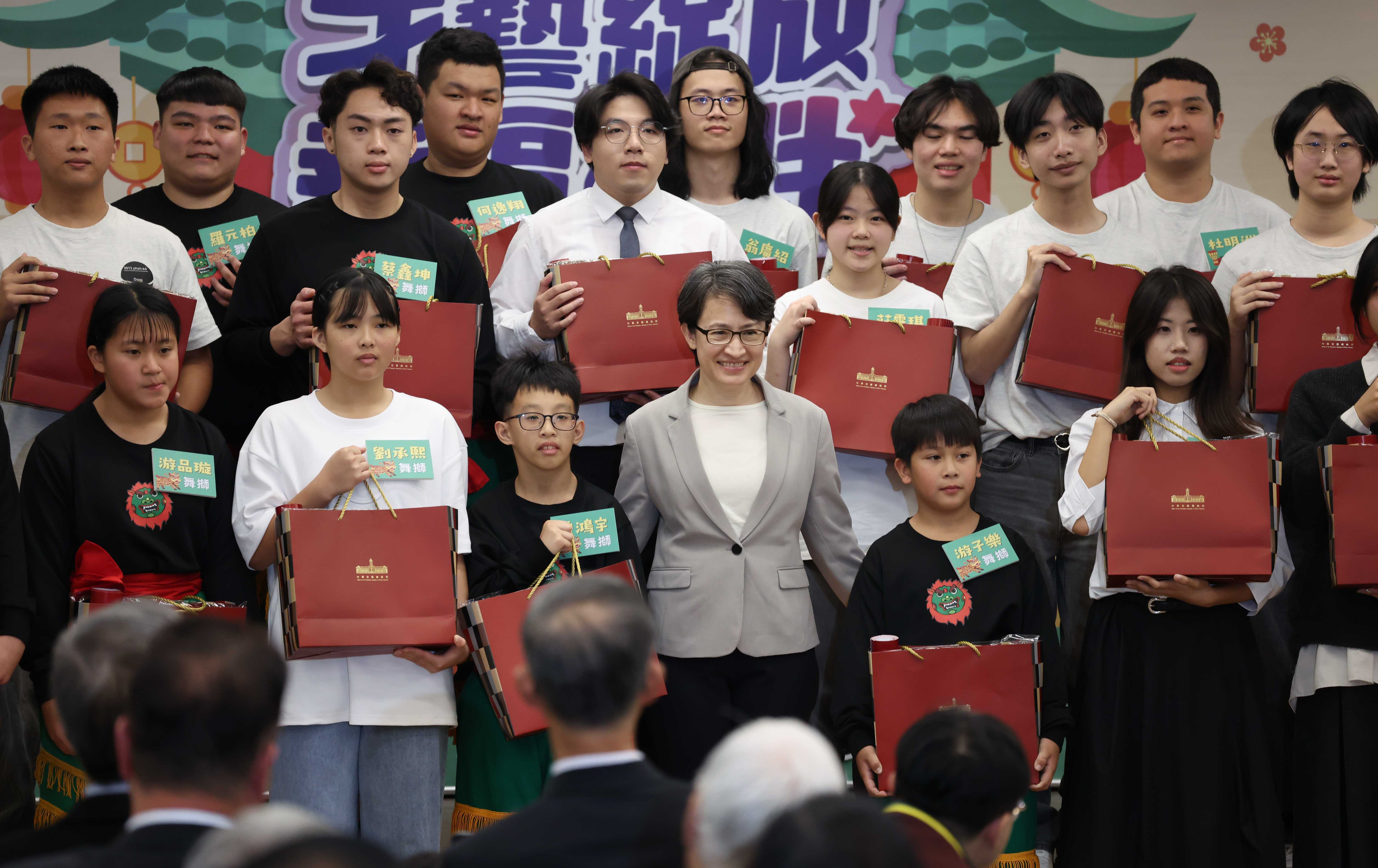 蕭美琴訪台中家扶 勉勵青年勇敢追夢：讓世界看見台灣新世代氣魄