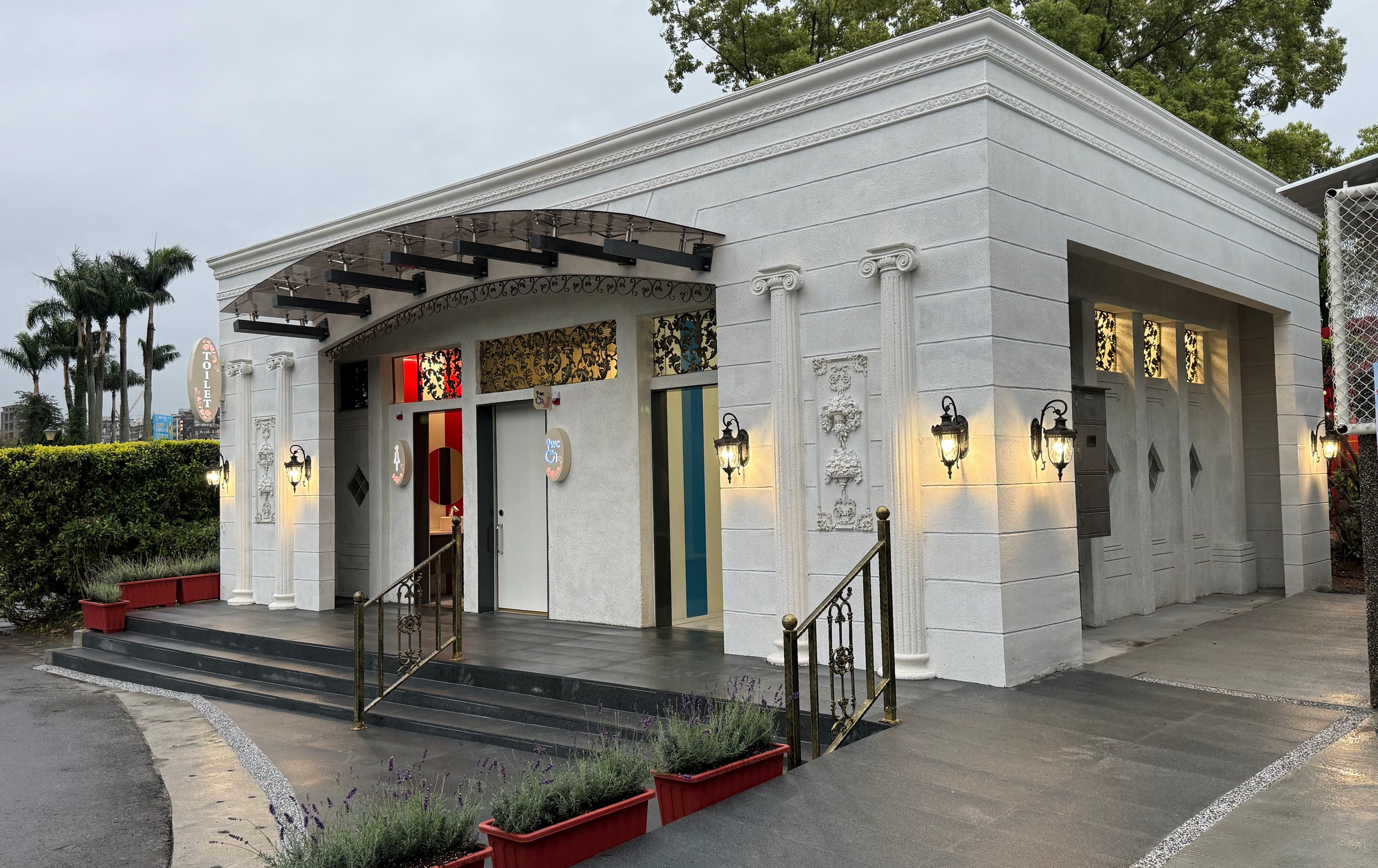 台北玫瑰園公廁華麗變身！ 古羅馬美學揉合香氛打造「最美公共設施」