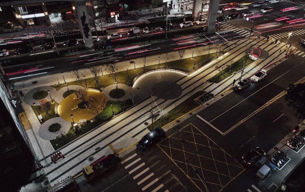 鬧區廢鐵皮華麗轉身！ 北市民大道「朱園公園」今日啟用　