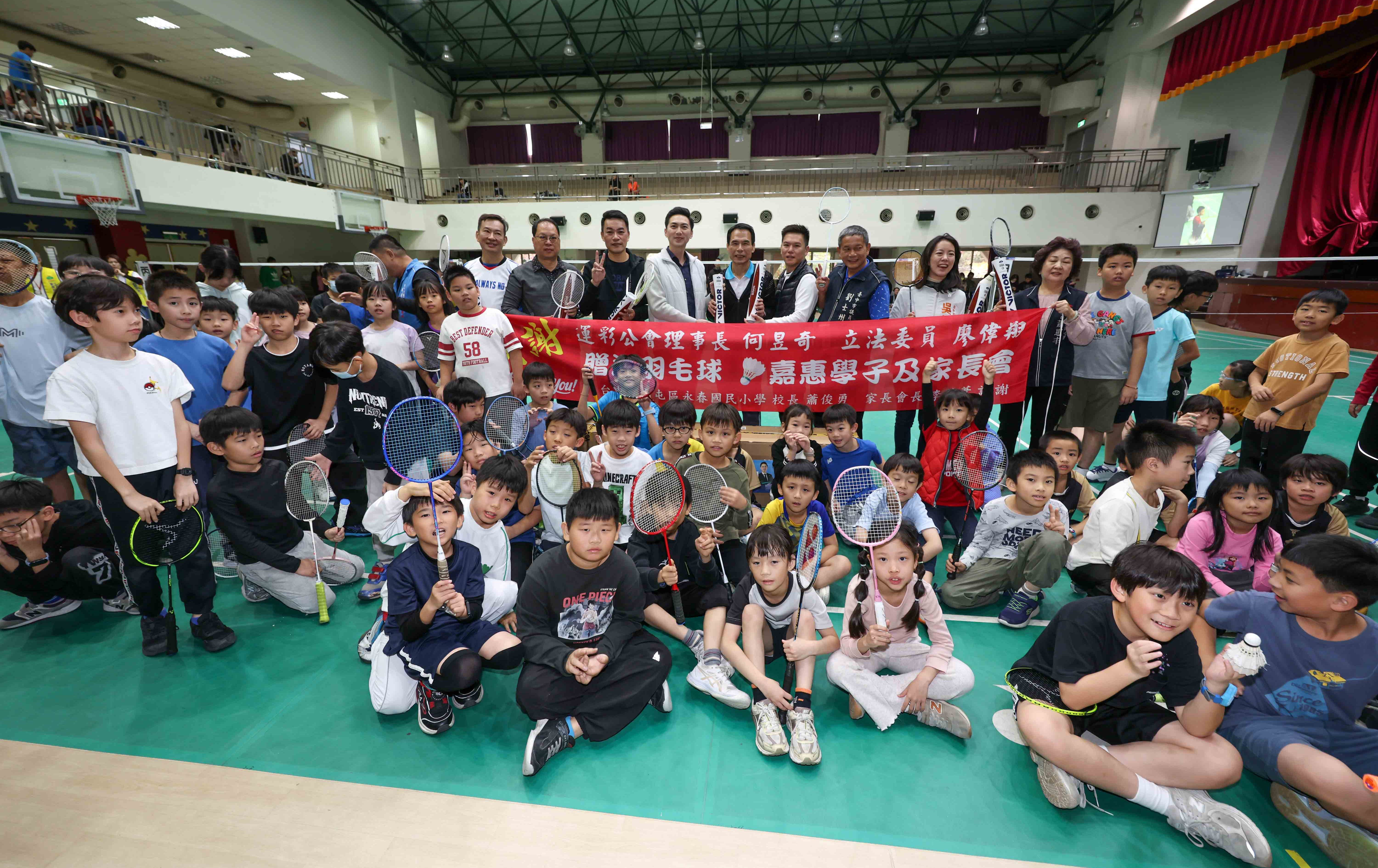 親子動起來！永春國小「家委盃」羽球賽第8年開打　廖偉翔攜手民間企業贈球力挺基層