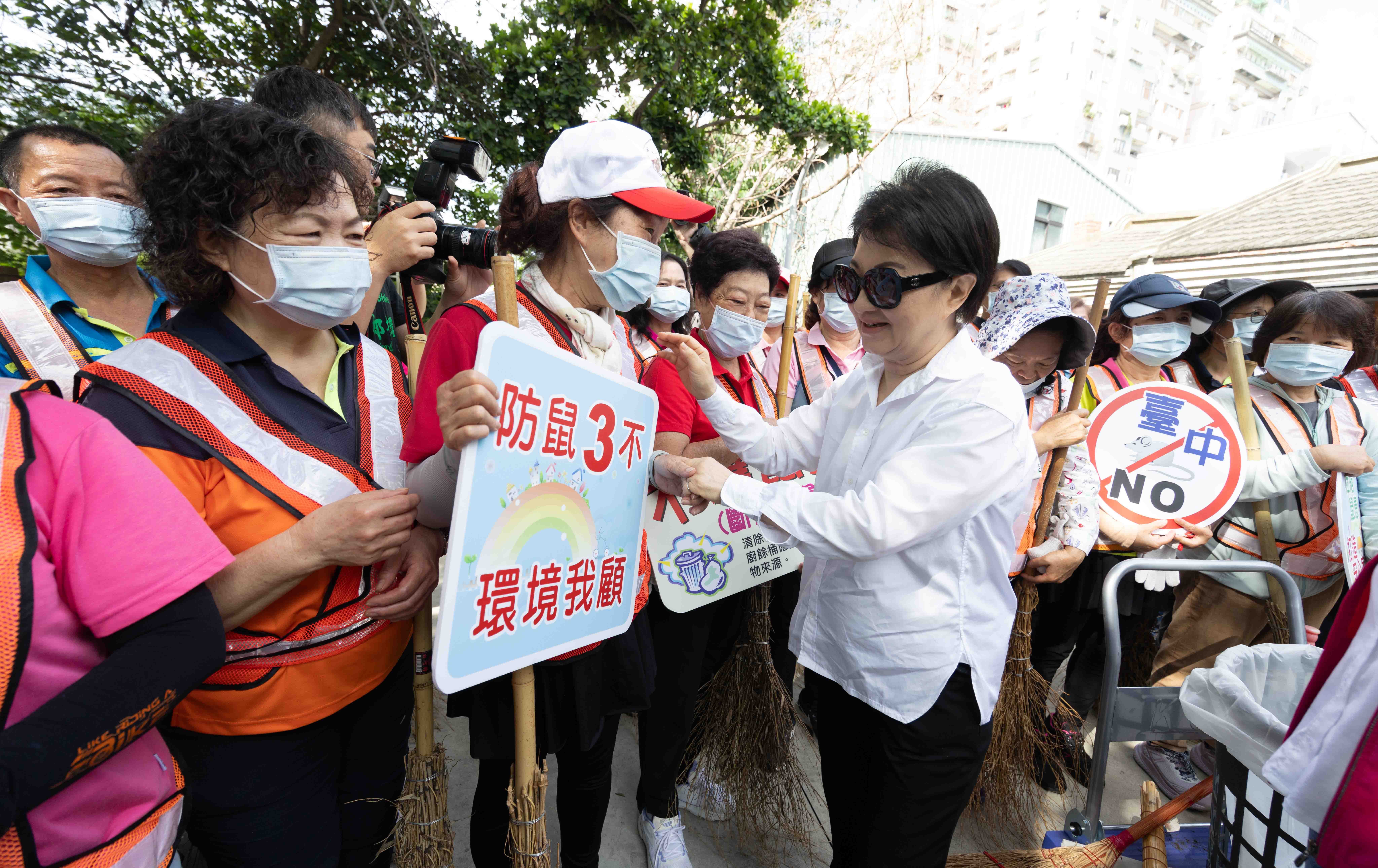 全城總動員斷絕鼠患！盧秀燕清晨視察「台中NO鼠全市大掃除」 呼籲：斷絕食物來源是關鍵