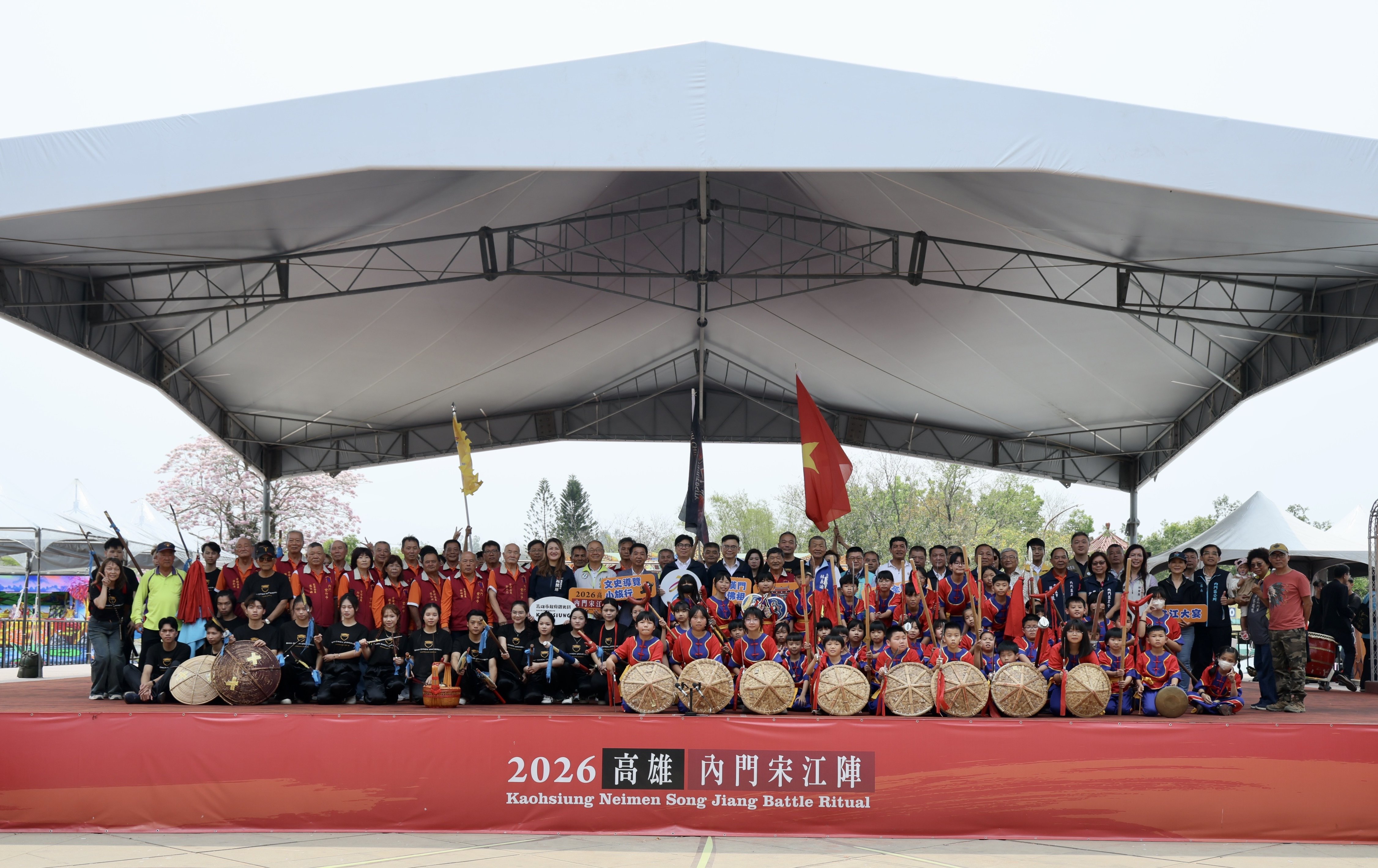 力拼 216 萬總獎金！2026 高雄內門宋江陣火熱開打，陳其邁現身力挺藝陣文化