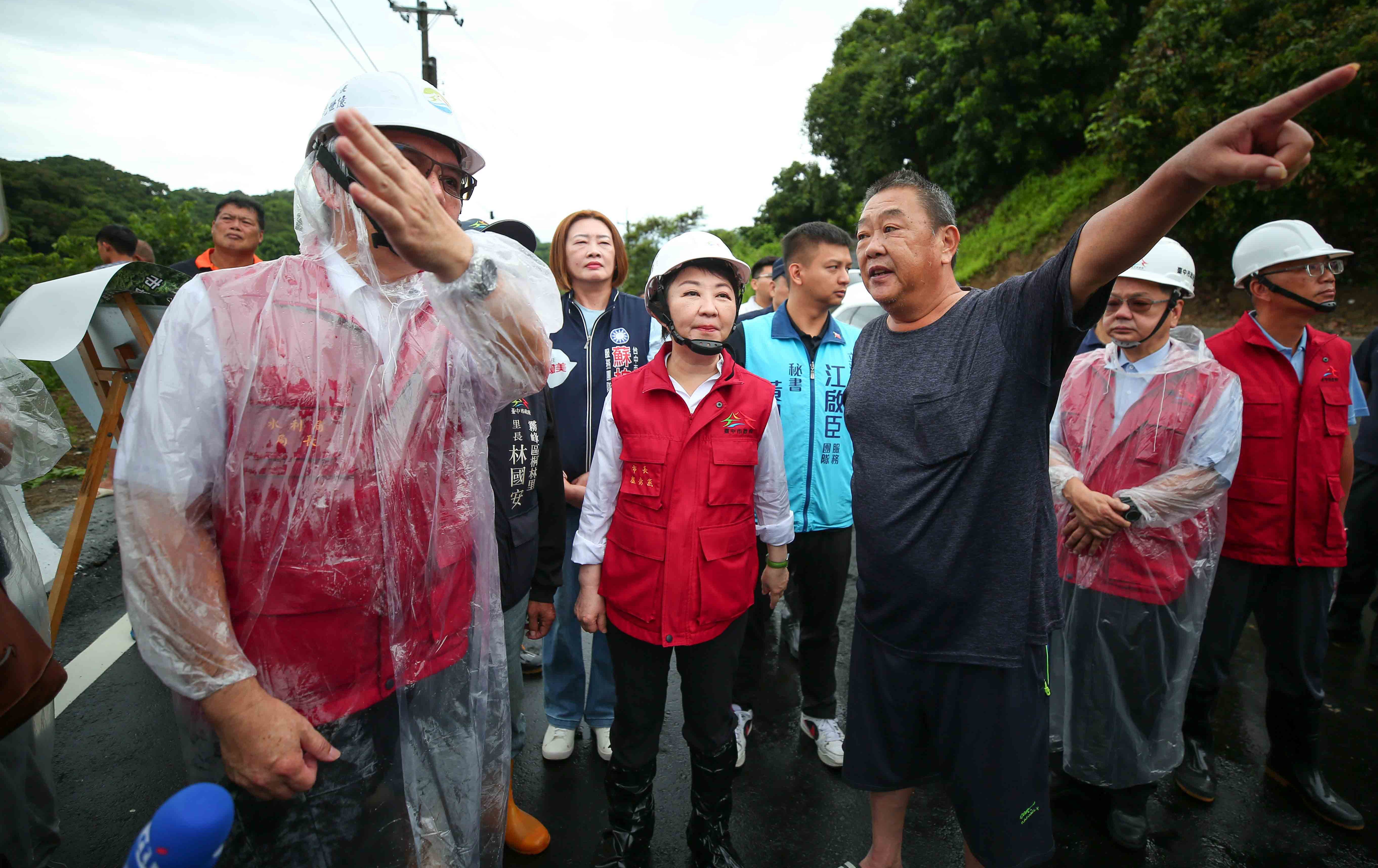 台中》盧秀燕視察霧峰暗坑巷復建工程與防汛整備 承諾協助果農修築道路