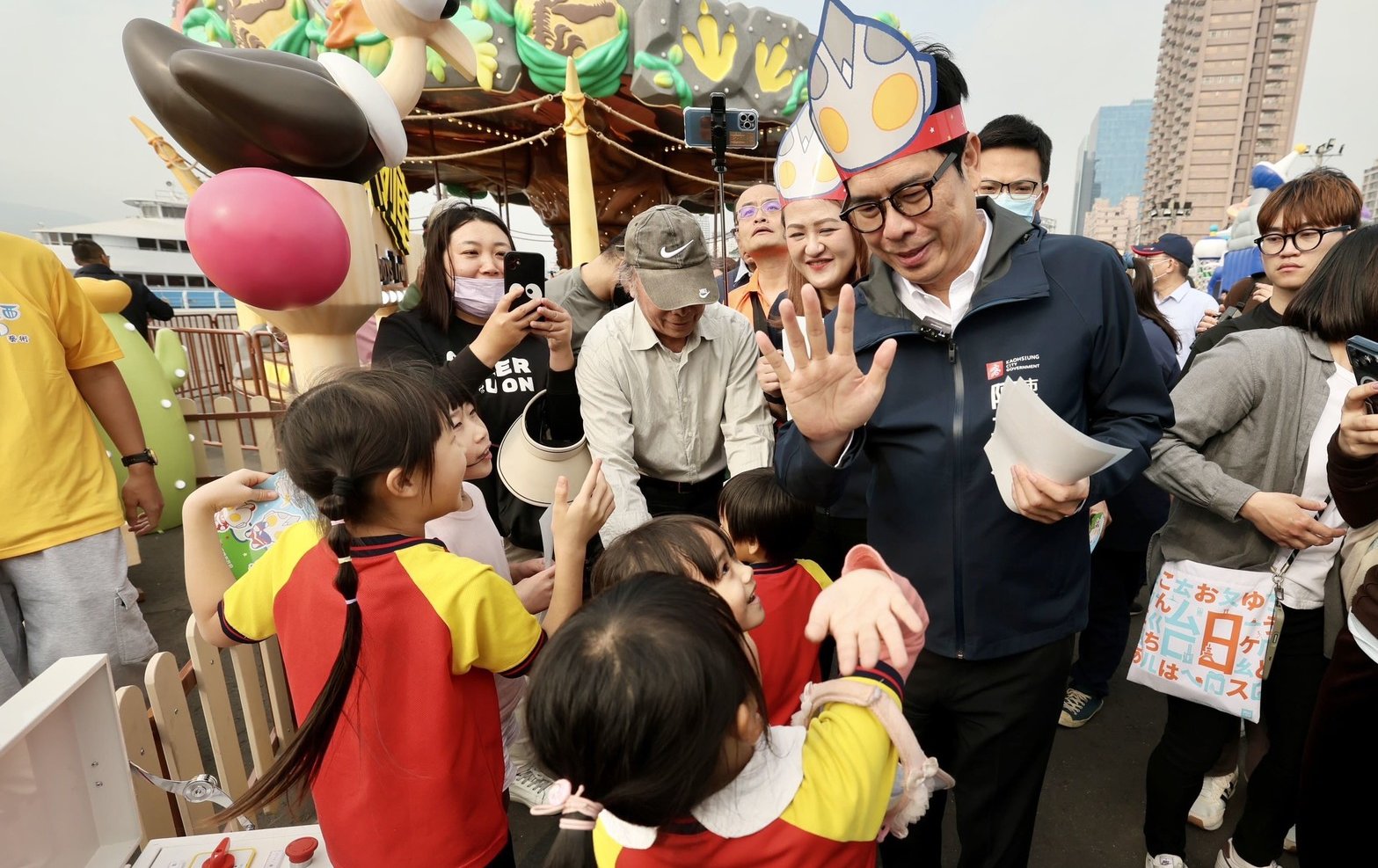 高雄冬日遊樂園 2/7 盛大開幕！ 超人力霸王降臨港都，陳其邁化身「陳三歲」搶先開箱 9 大設施