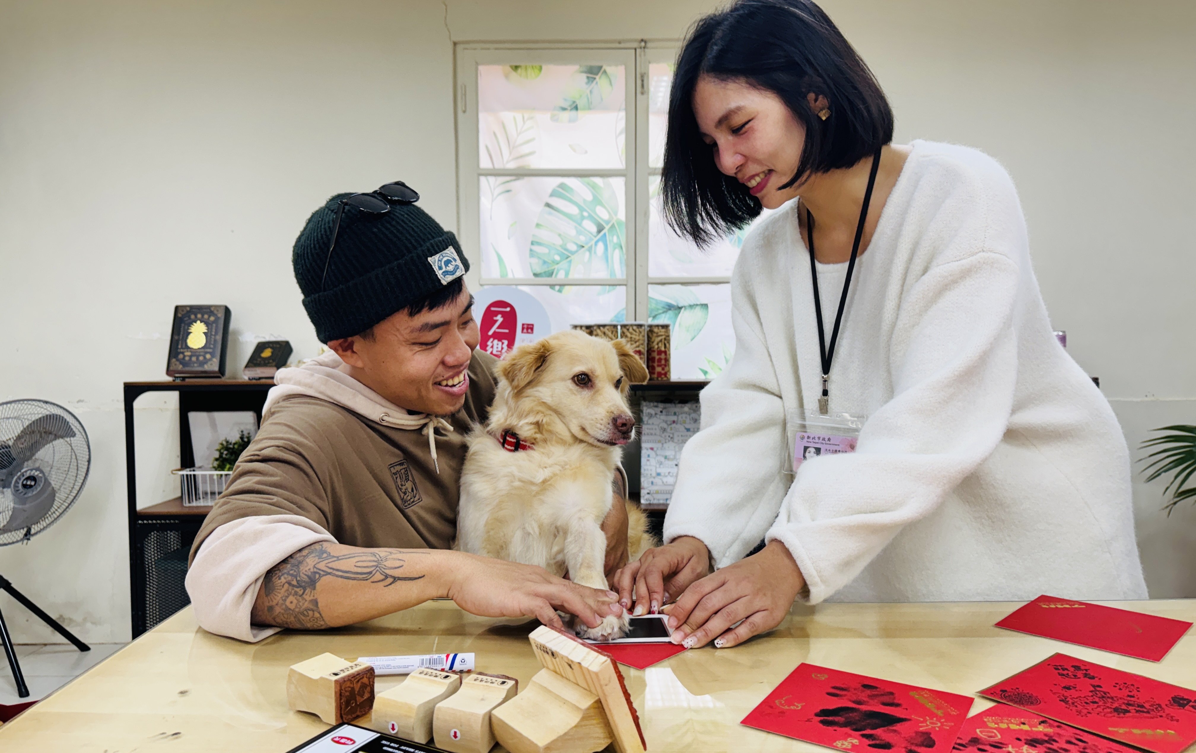 萌寵變身春聯主角！ 淡水古蹟博物館首創「掌印斗方」陪你過春節