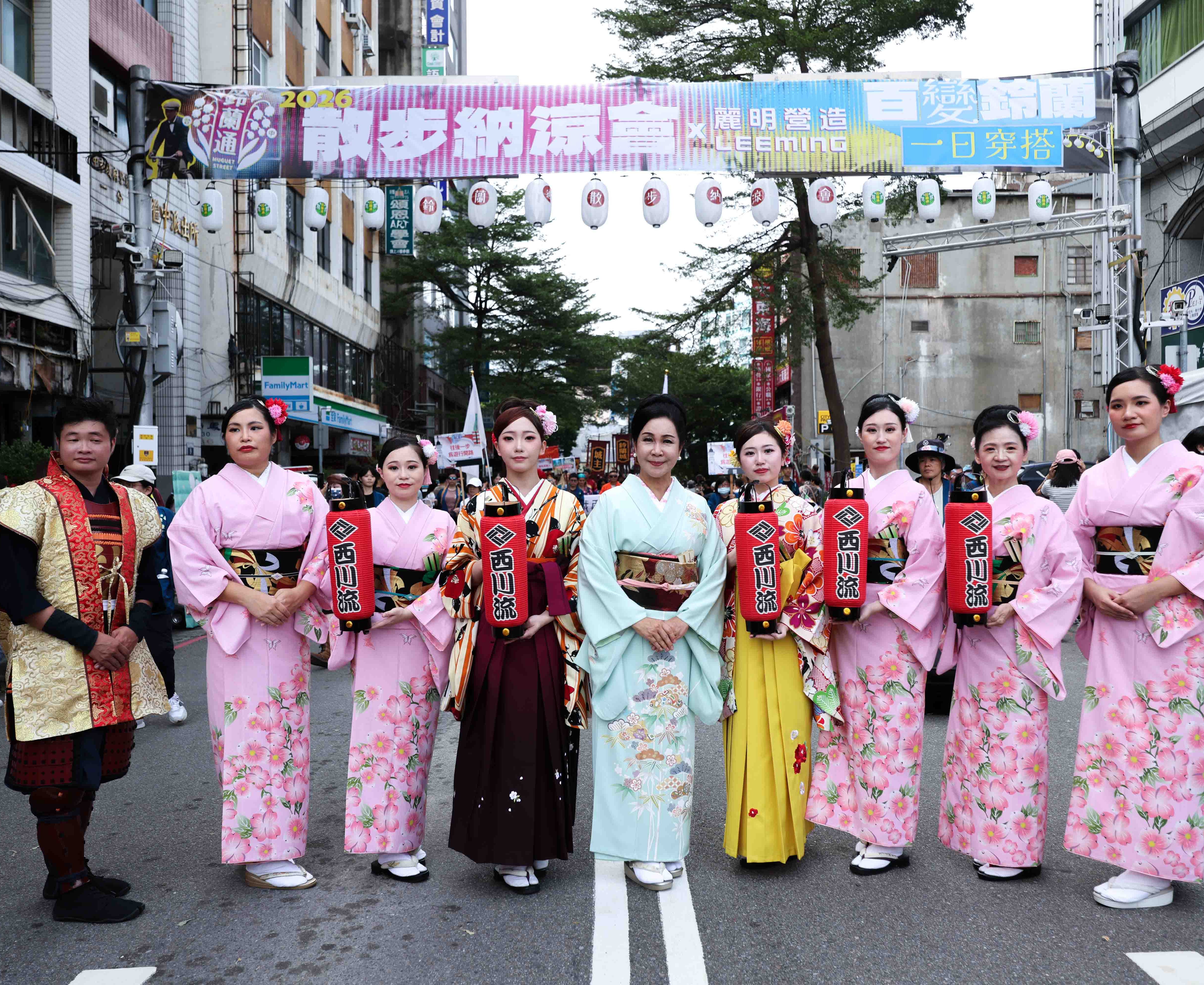 台中鈴蘭通散步會狂吸10萬人 與何欣純同樂展現舊城活力