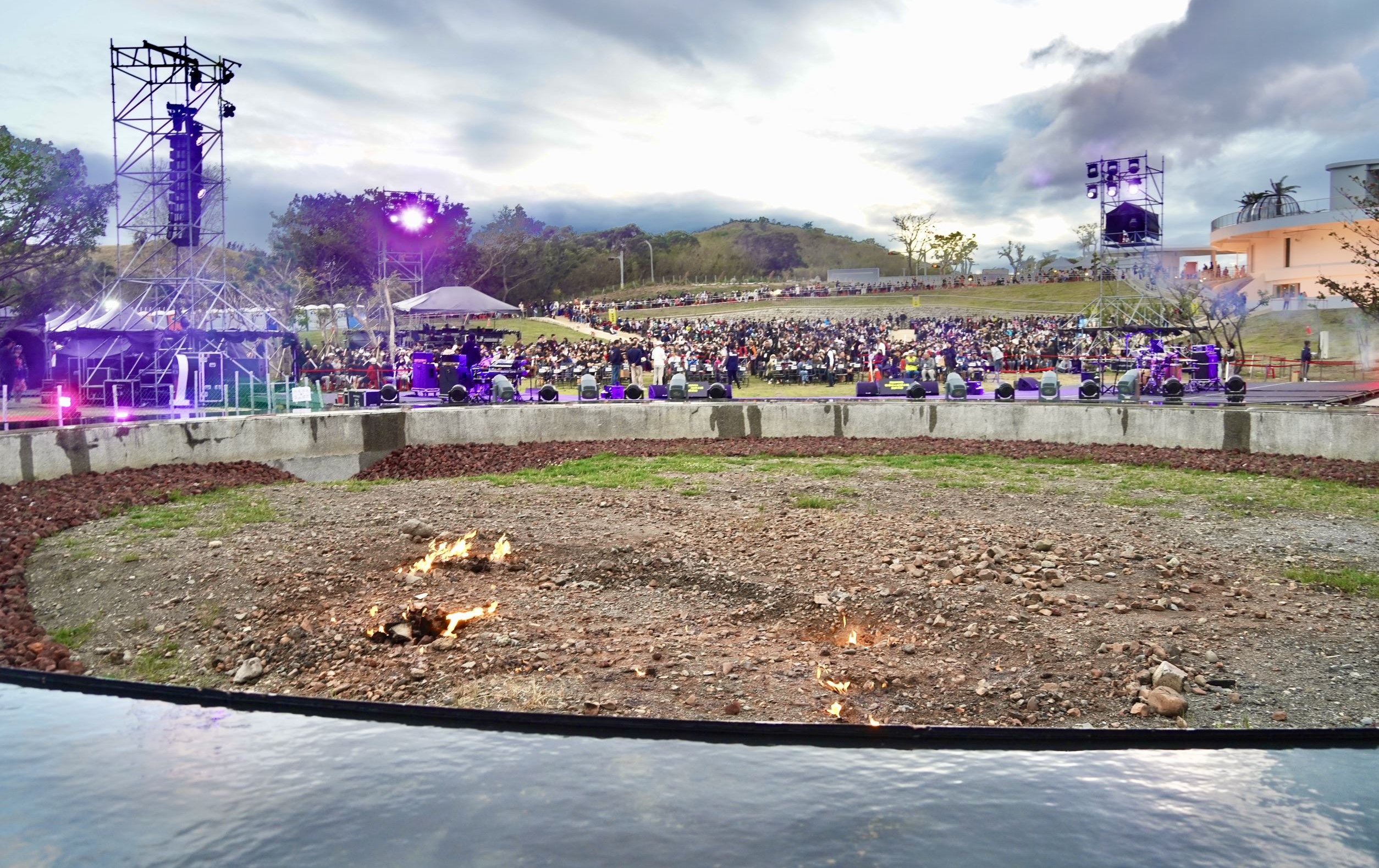 恆春出火地質公園盛大啟用 點亮屏東夜觀新地標