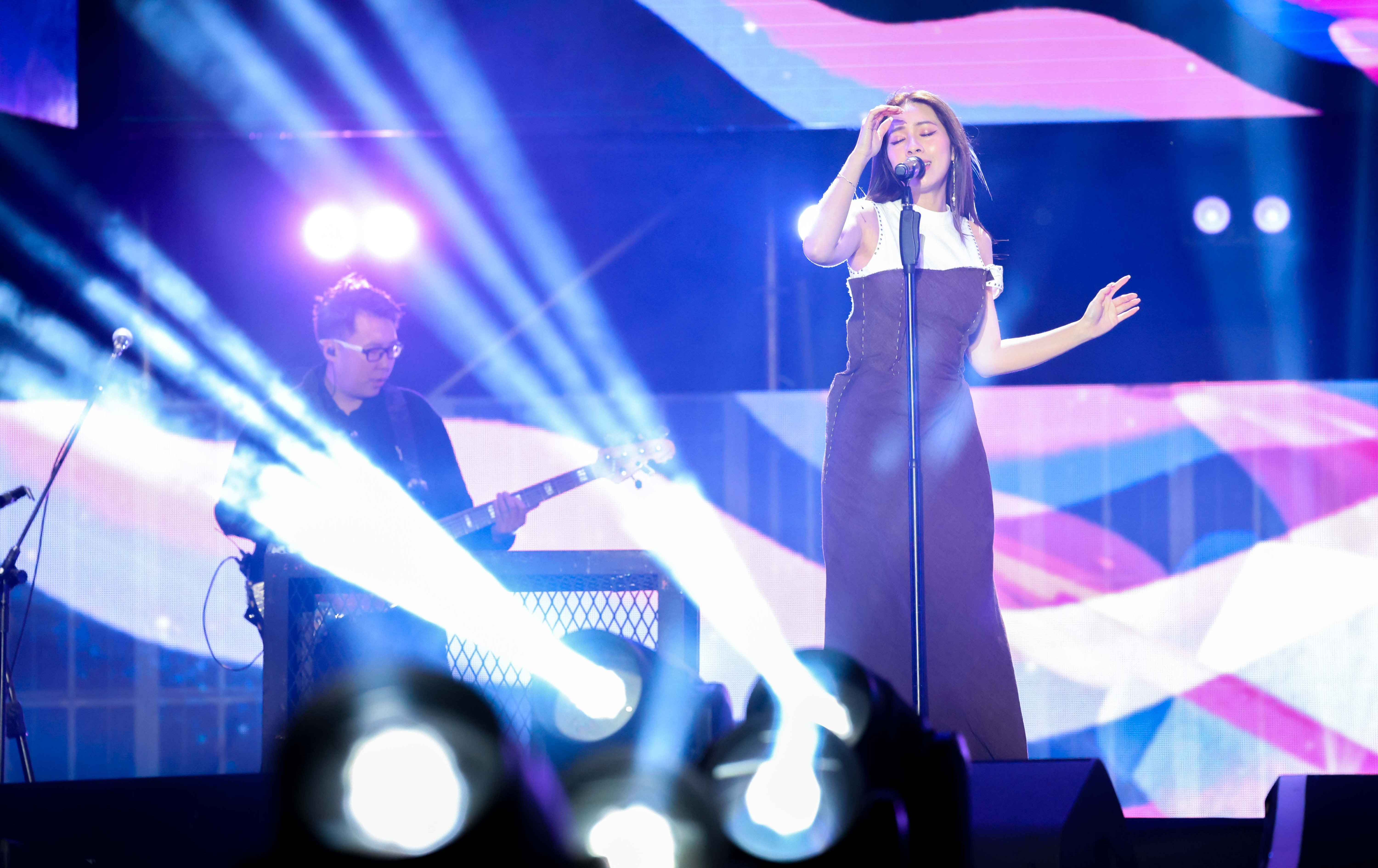 圖輯》五人熱力開場　萬人湧入水湳中央公園迎接「2026台中最強跨年夜」