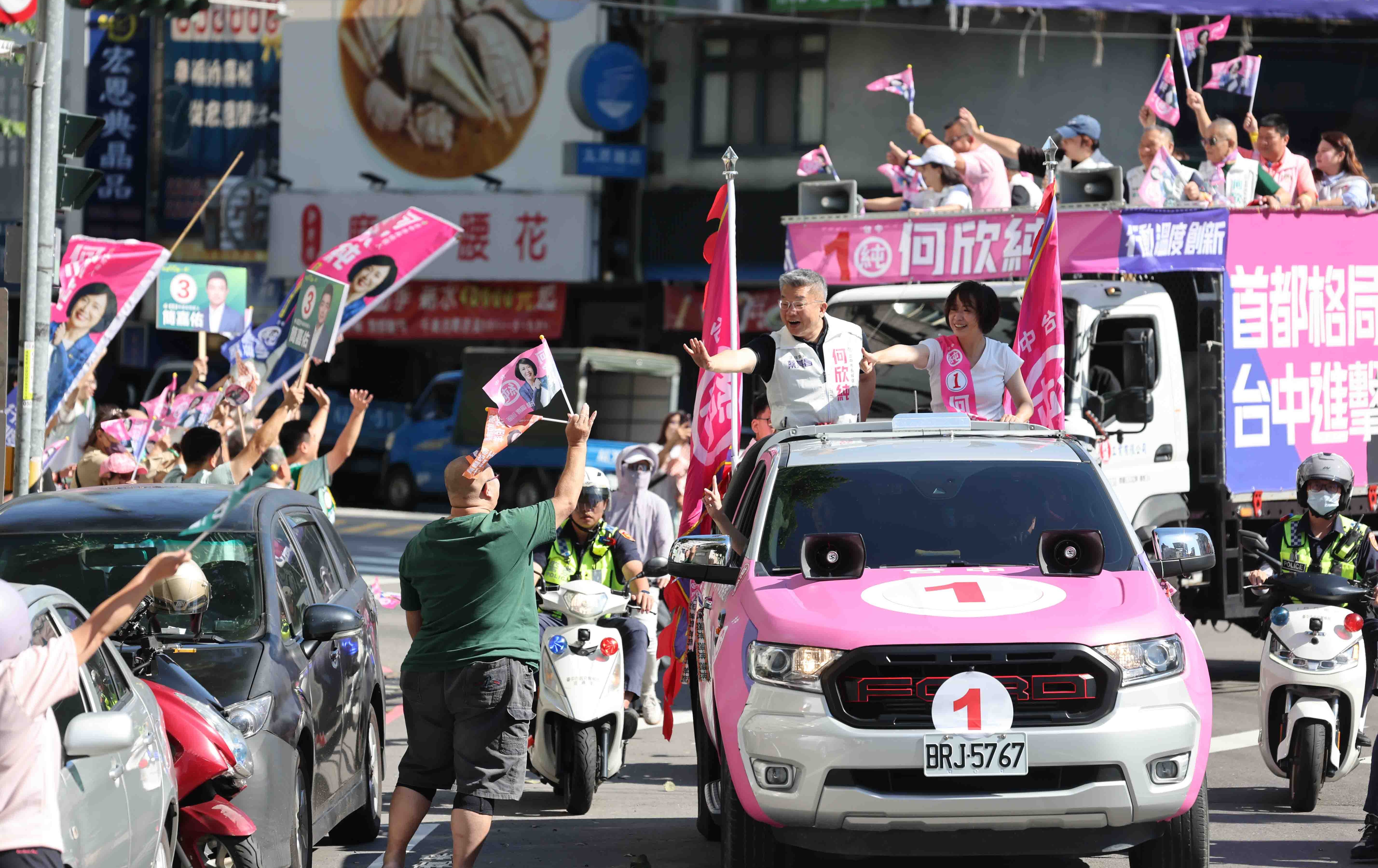 台中市長抽籤號次出爐！何欣純抽中1號隨即車掃、江啟臣拿3號攜妻徒步拜票
