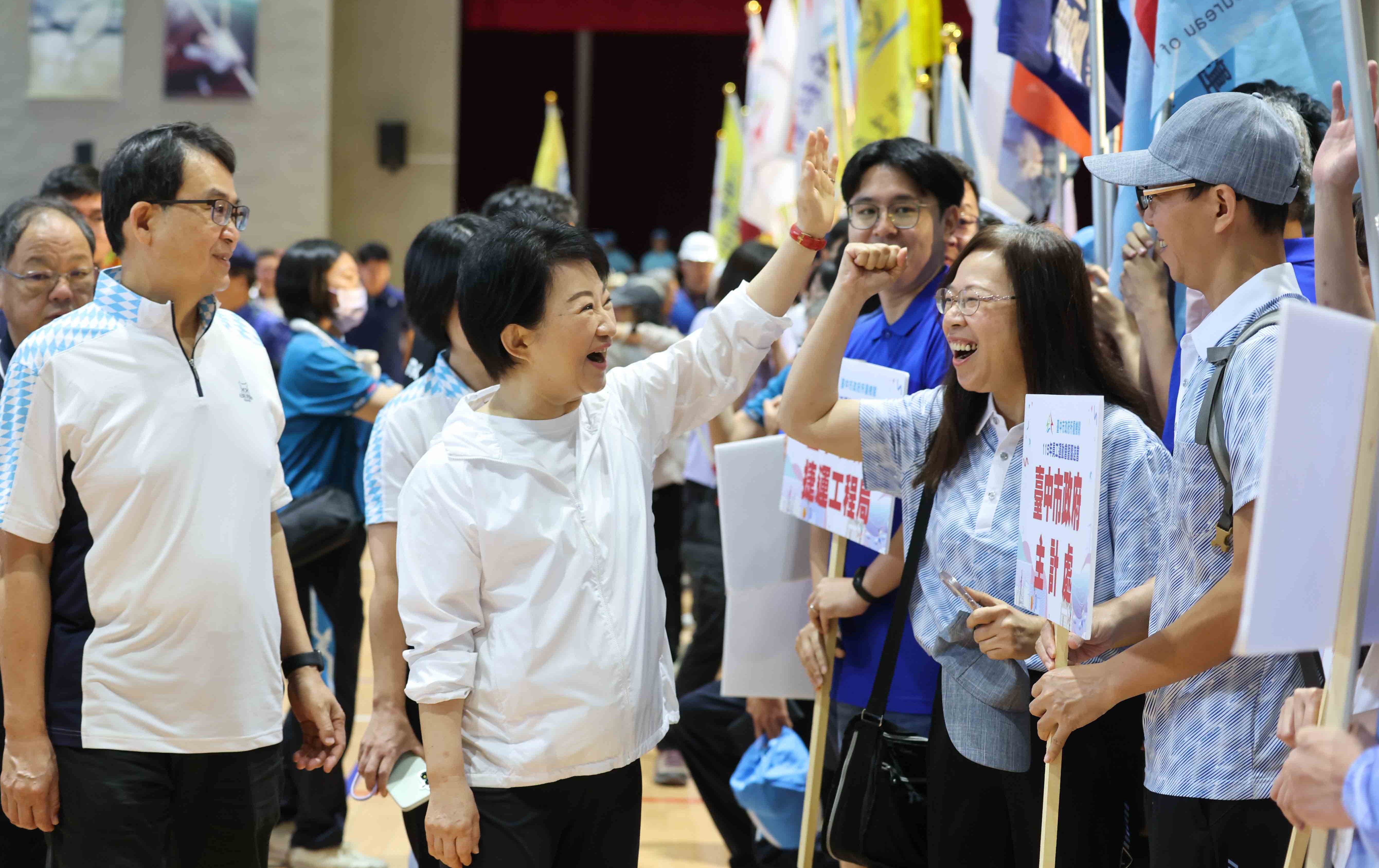 中市府員工運動會激戰 盧秀燕幽默「求饒」：請警消大哥手下留情