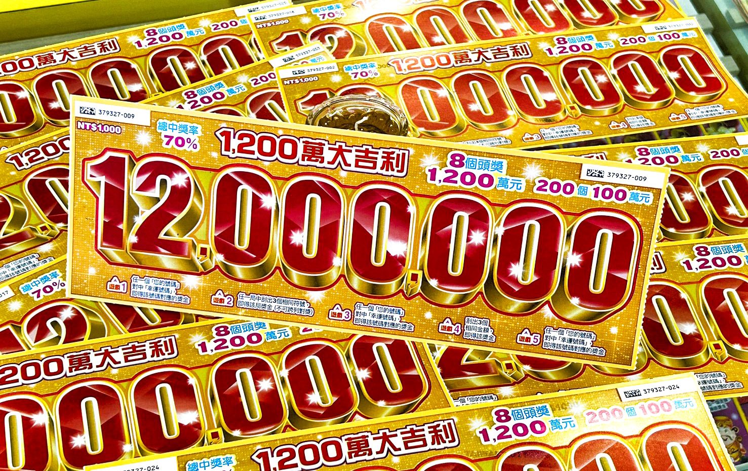 摸肚求好運真的靈！高雄岡山刮出全台首張千萬刮刮樂　越南移工誠心一摸彌勒佛中頭獎