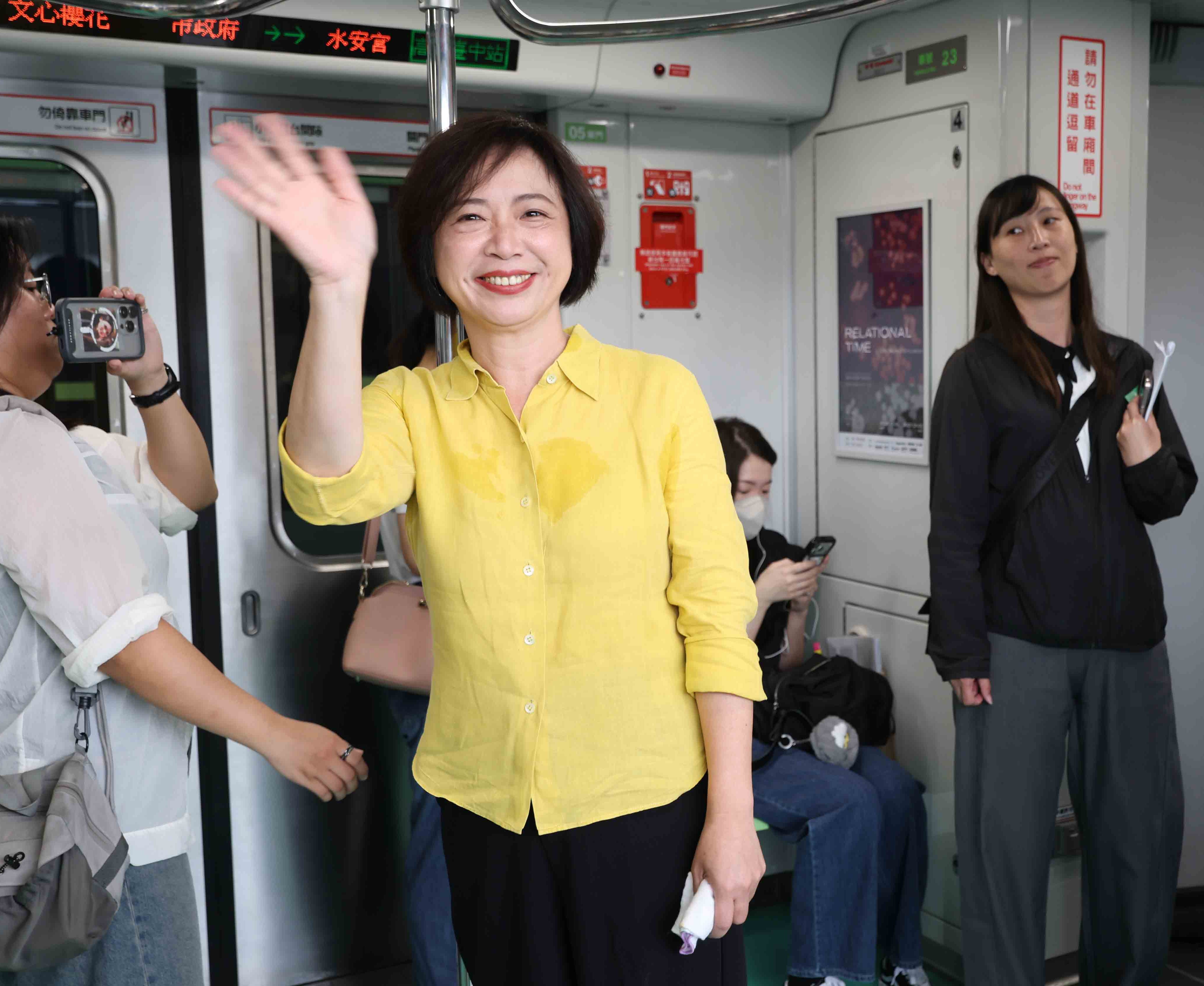 何欣純走訪通勤路 指台中公車運量2年蒸發400萬人次