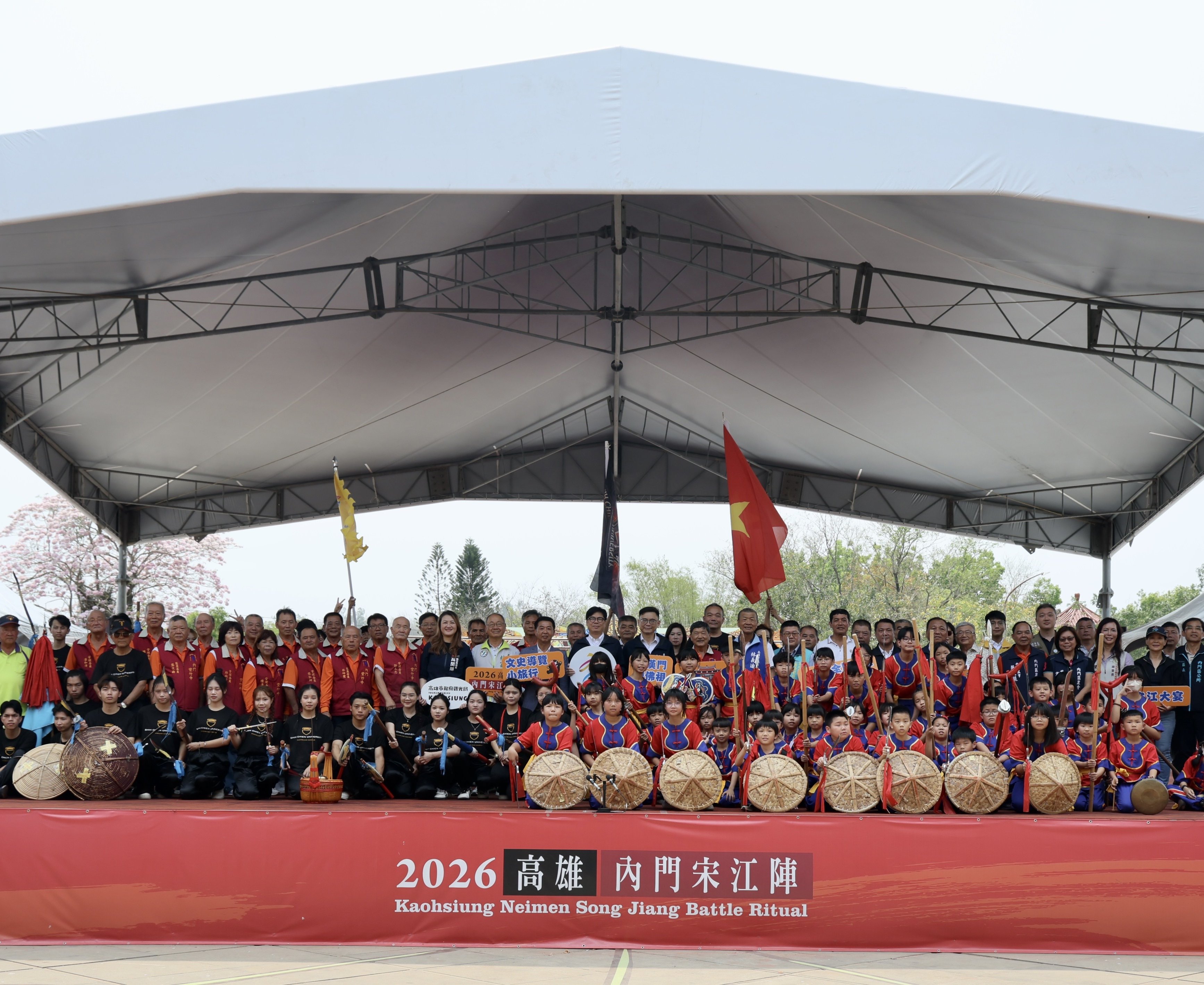 力拼 216 萬總獎金！2026 高雄內門宋江陣火熱開打，陳其邁現身力挺藝陣文化