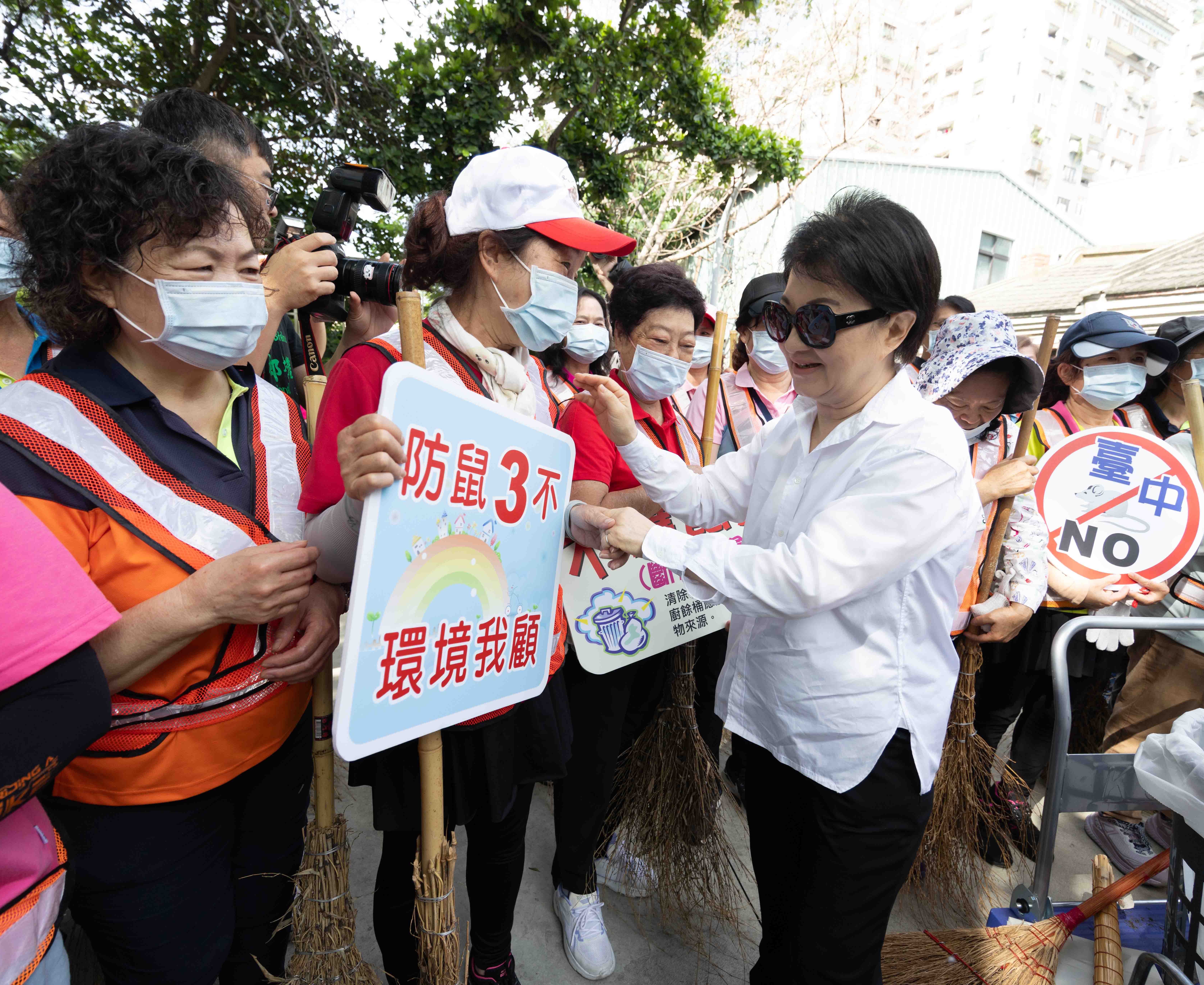 全城總動員斷絕鼠患！盧秀燕清晨視察「台中NO鼠全市大掃除」 呼籲：斷絕食物來源是關鍵