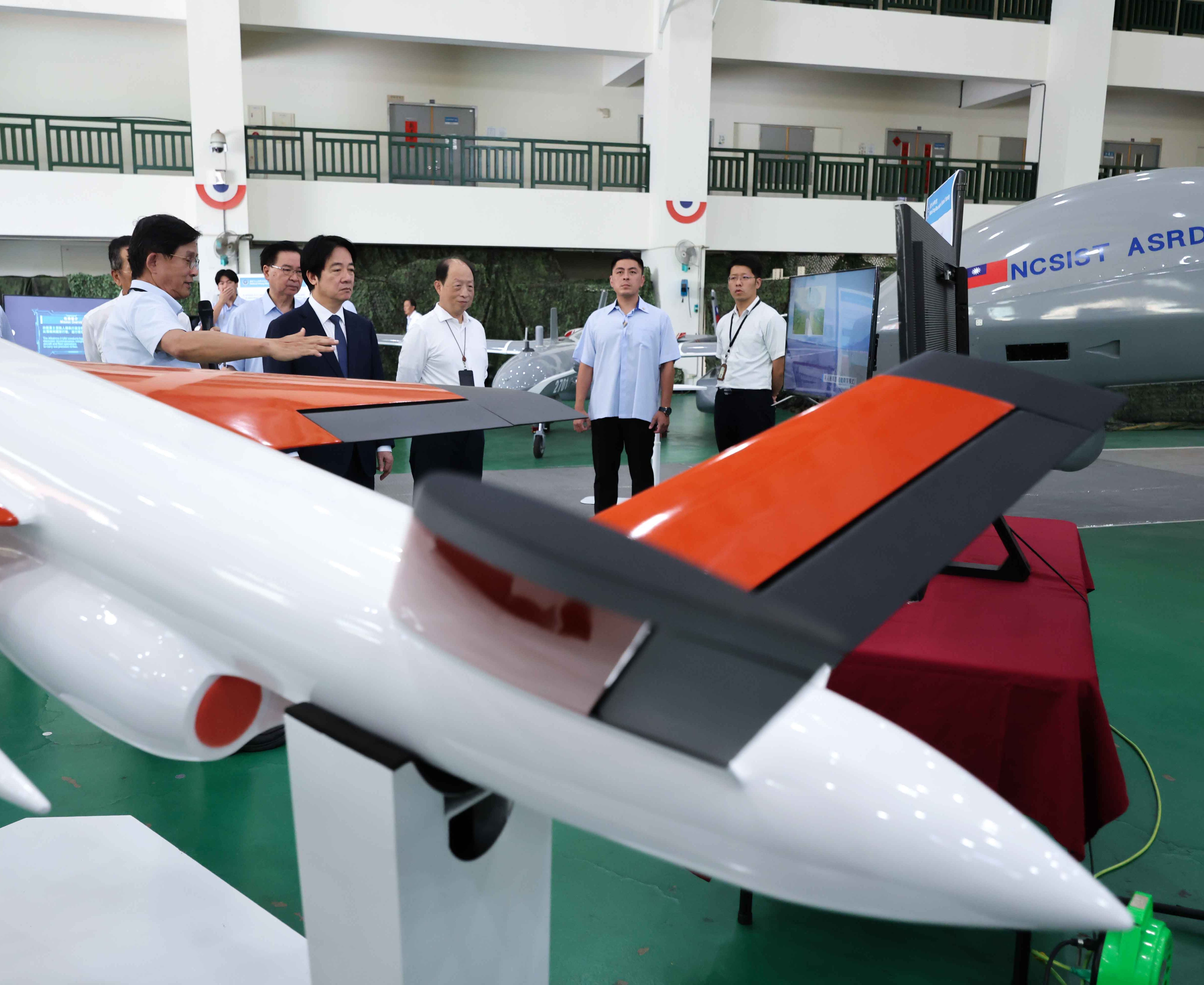 賴總統視導中科院 呼籲朝野支持無人機特別預算與攻防系統