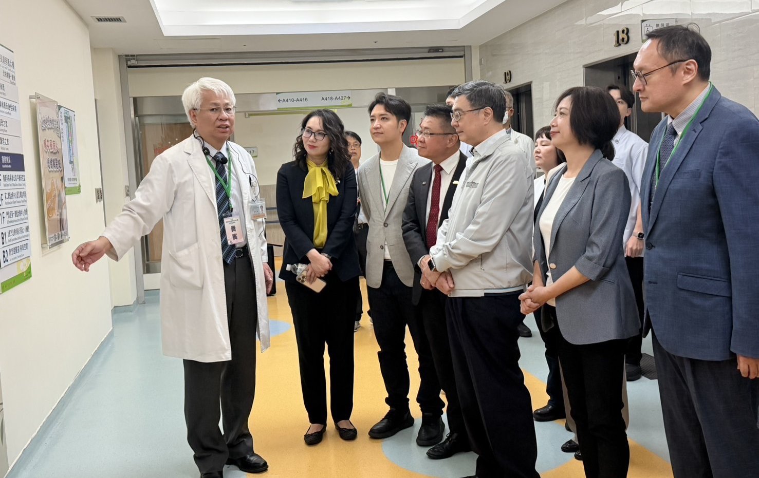 台中》卓榮泰視察臺中醫院復健病房 肯定91.9%返家率成「健康台灣」典範