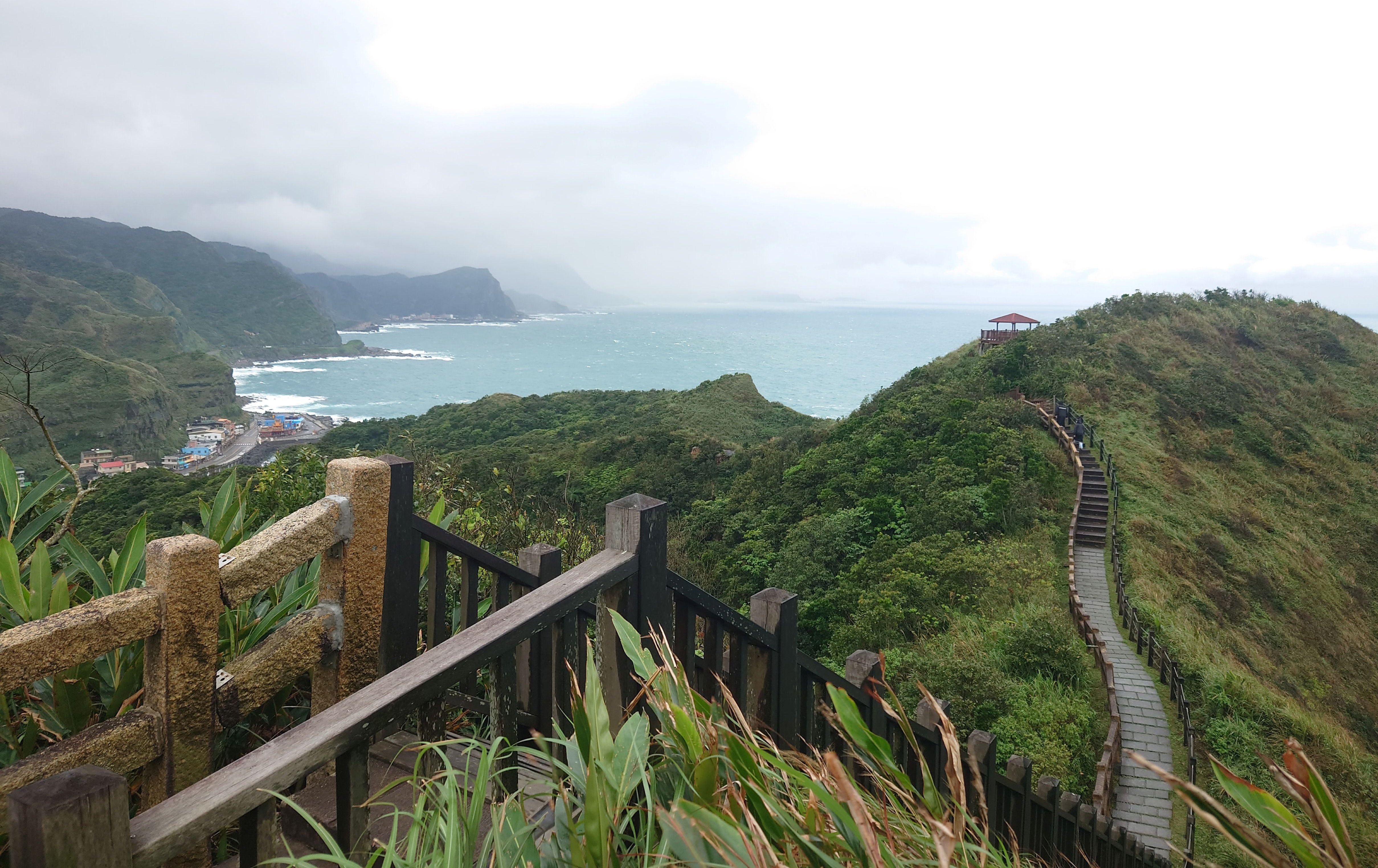 春遊首選！ 漫步瑞芳鼻頭角「台版萬里長城」 秘境步道與現撈海鮮的絕美邂逅