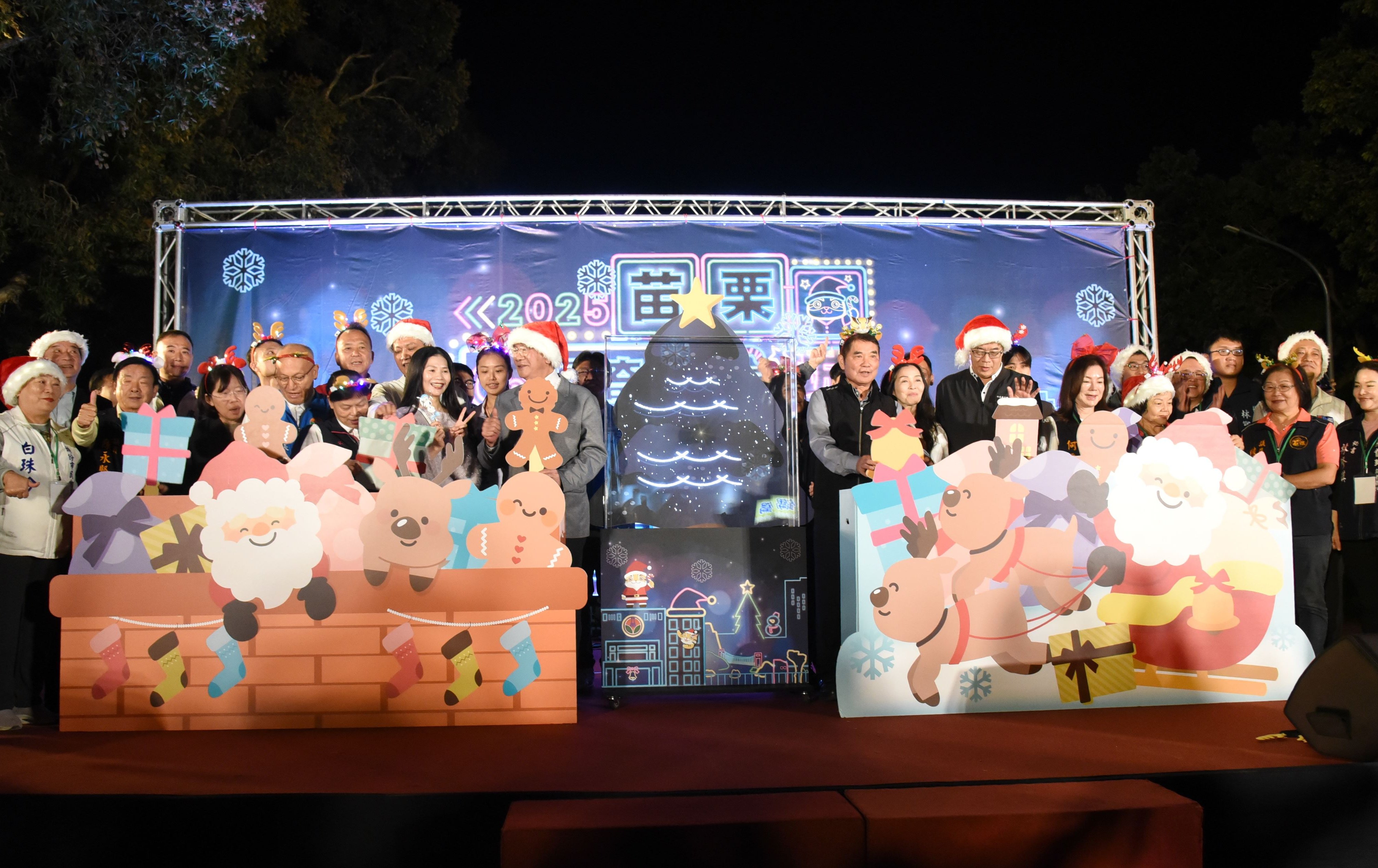 苗栗「Chill雪奇遇」耶誕城浪漫啟動！10米飄雪主樹點亮竹南夜空