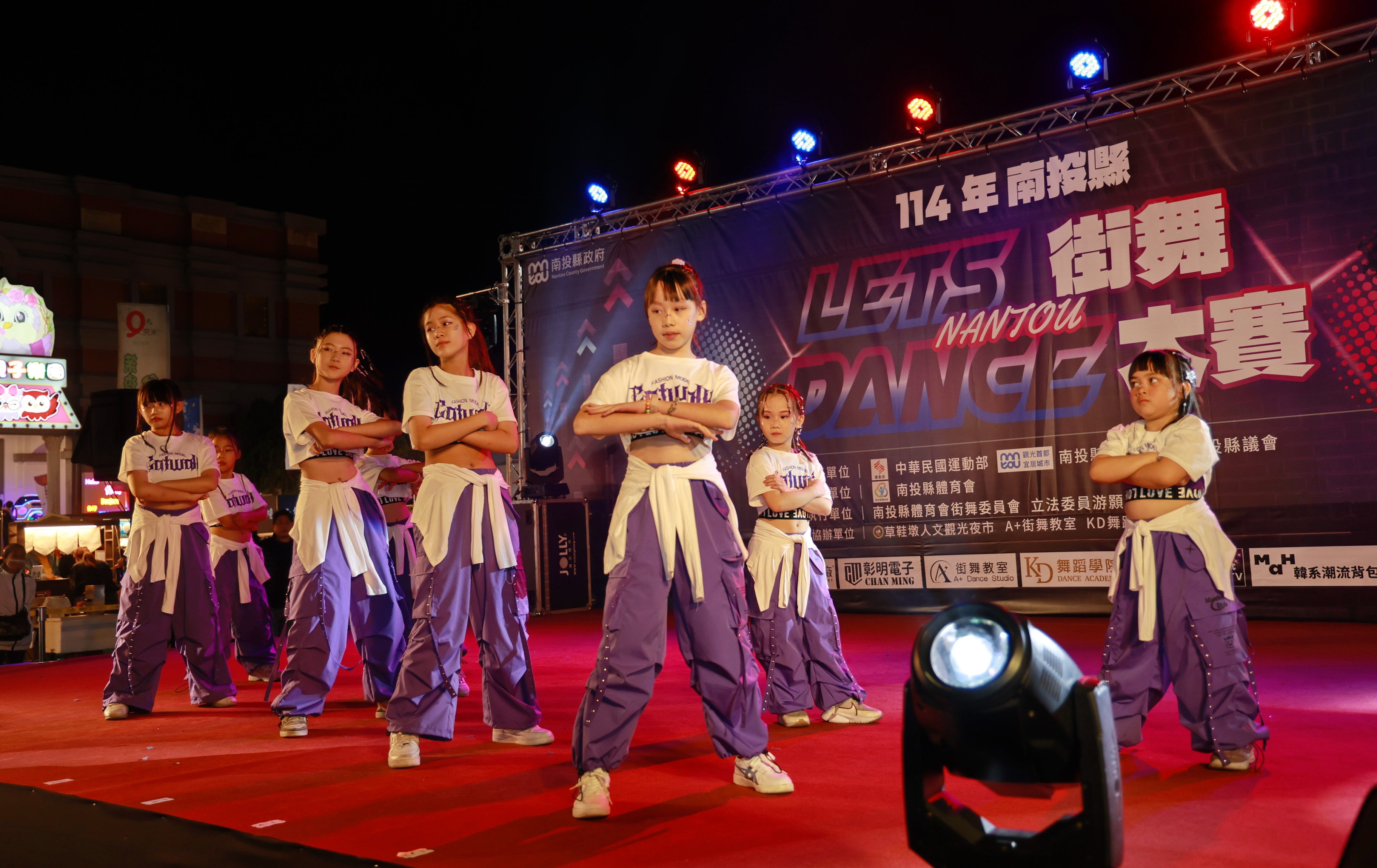 舞力覺醒！南投首辦大型街舞賽 近300選手夜市尬舞