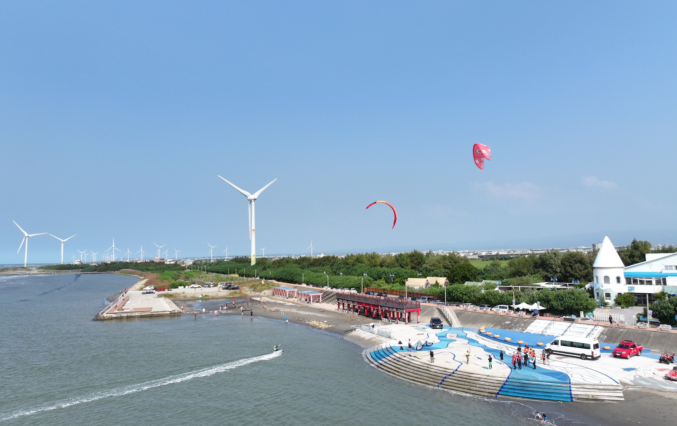 春日逐浪賞夕陽！ 大安濱海樂園今日起開放 30米媽祖雕像下半年亮相