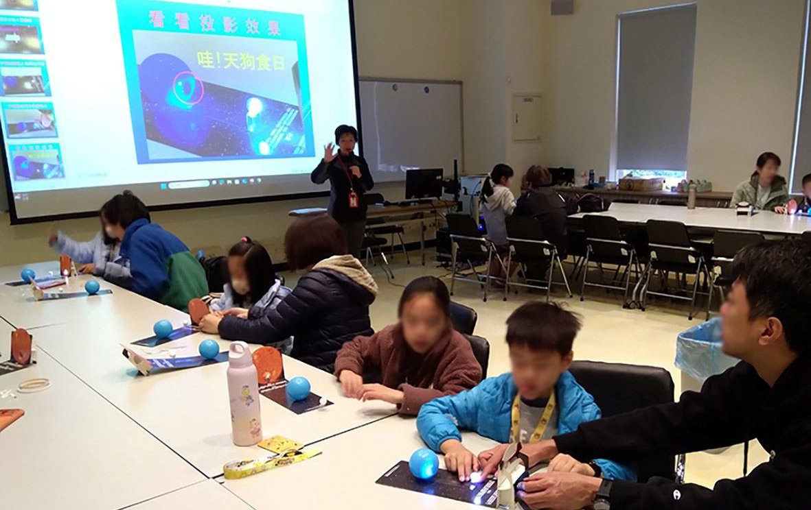 寒假好去處！ 台北天文館「光的魔法」DIY 帶孩子探索天文奧秘