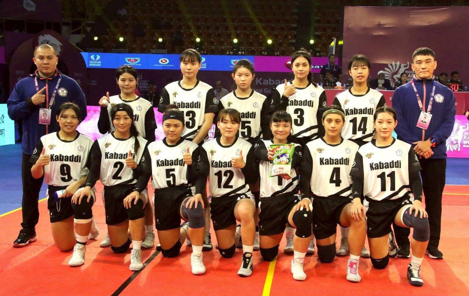 女子卡巴迪世界盃銀恨再現  台灣女將力拚強權印度奪銀  林依旻獲選大會最佳進攻手