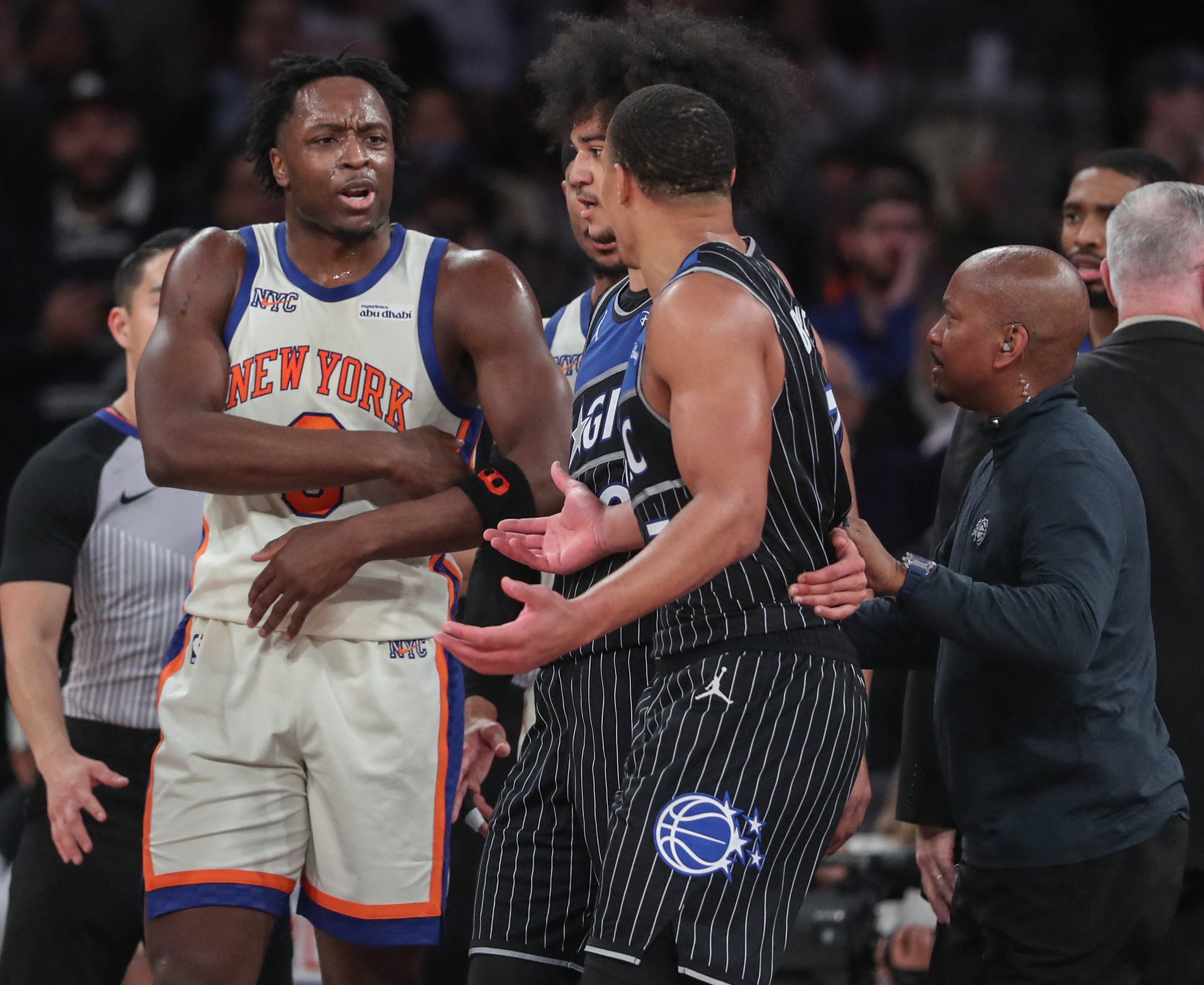 NBA》球砸倒地球員遭重罰　魔術後衛巴恩吞百萬罰金　卡森斯轟：早該賞他一巴掌