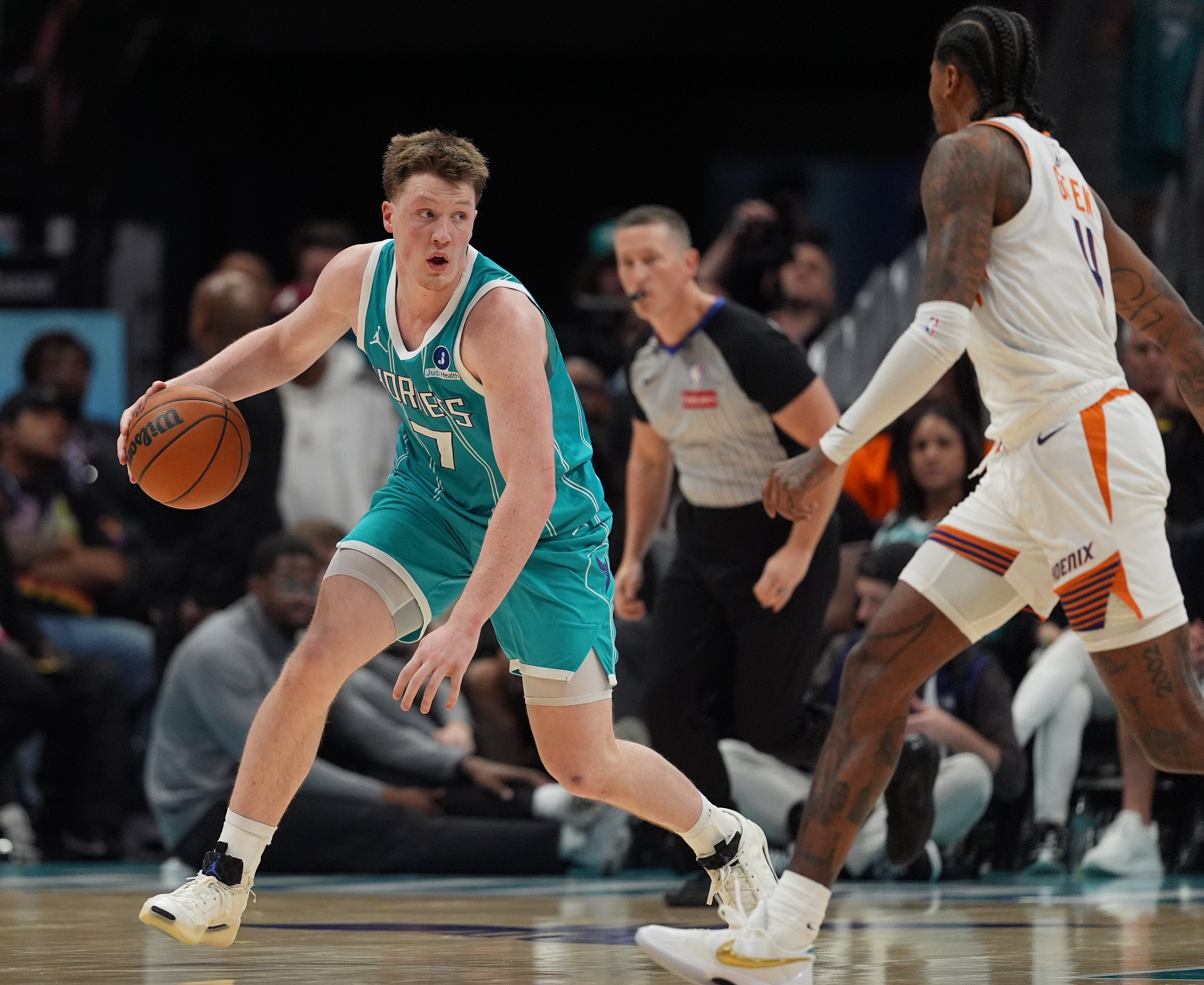 NBA》黃蜂 127：107 大勝太陽　季後賽卡位戰升溫