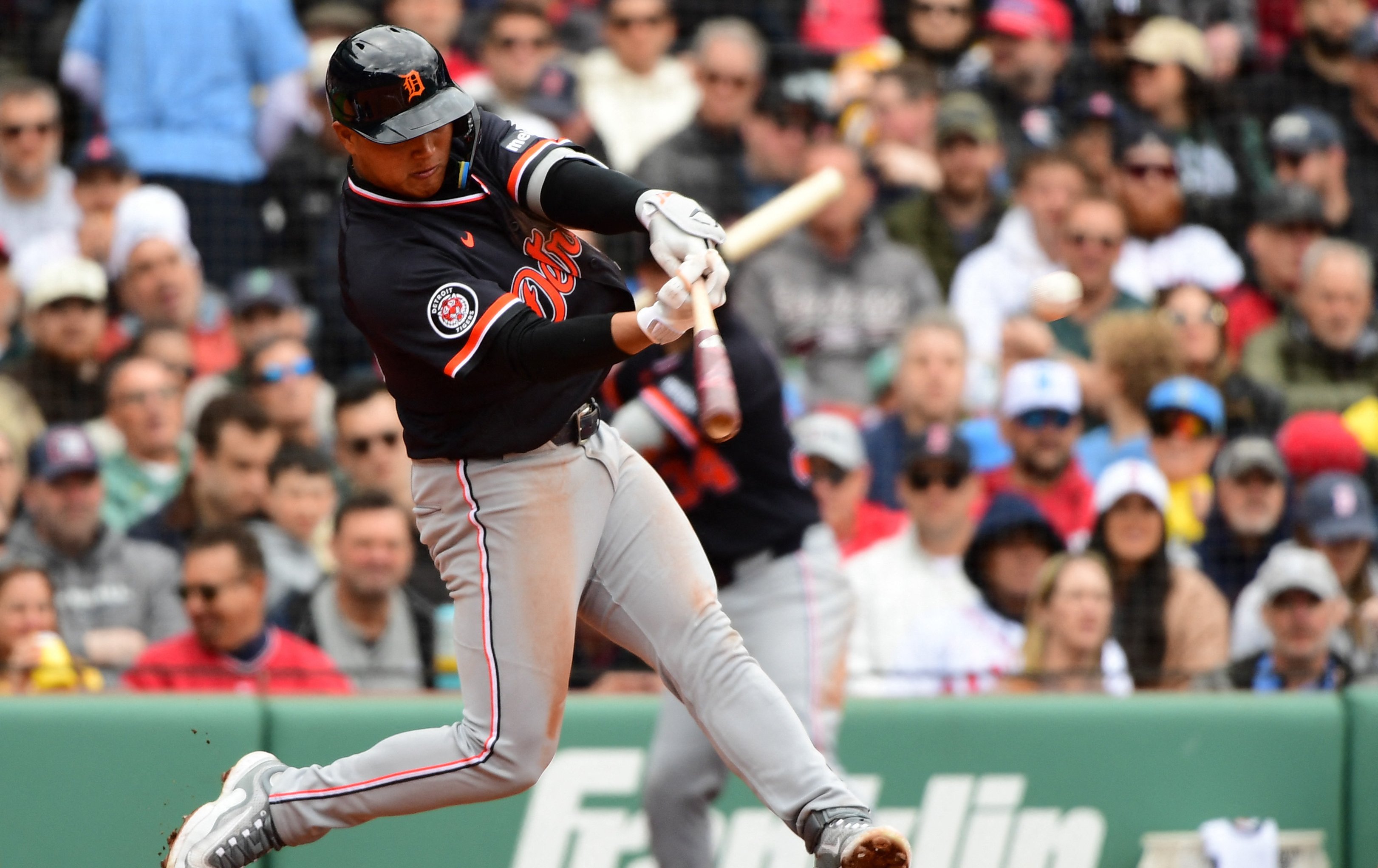 MLB》「快留住那顆球！」李灝宇生涯首安即追平，隨後「直擊綠色大牆」長打震撼全場！