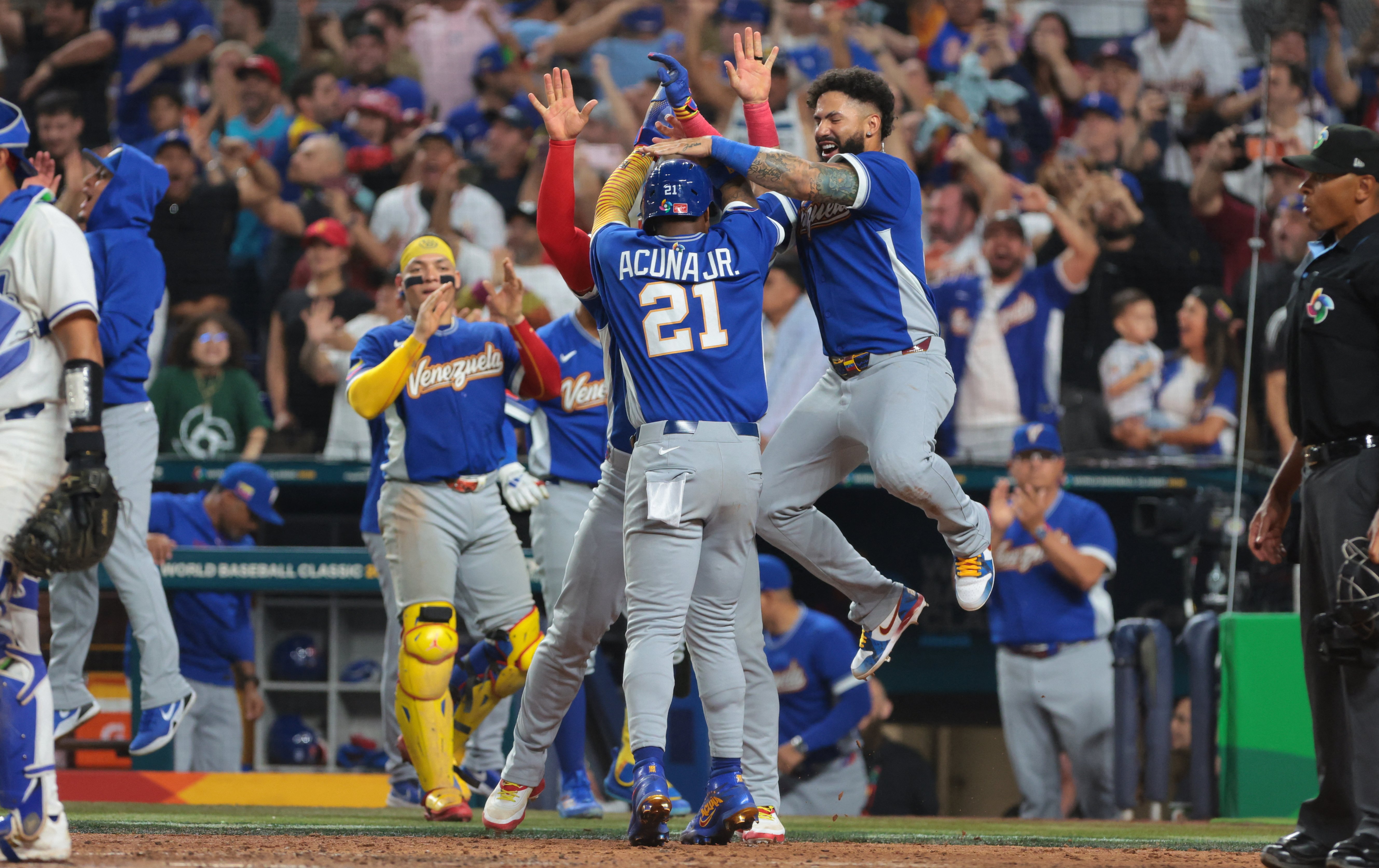 WBC》阿庫尼亞關鍵一擊扳平戰局！委內瑞拉 4：2 逆天大戲擊落義大利，挺進 WBC 決賽