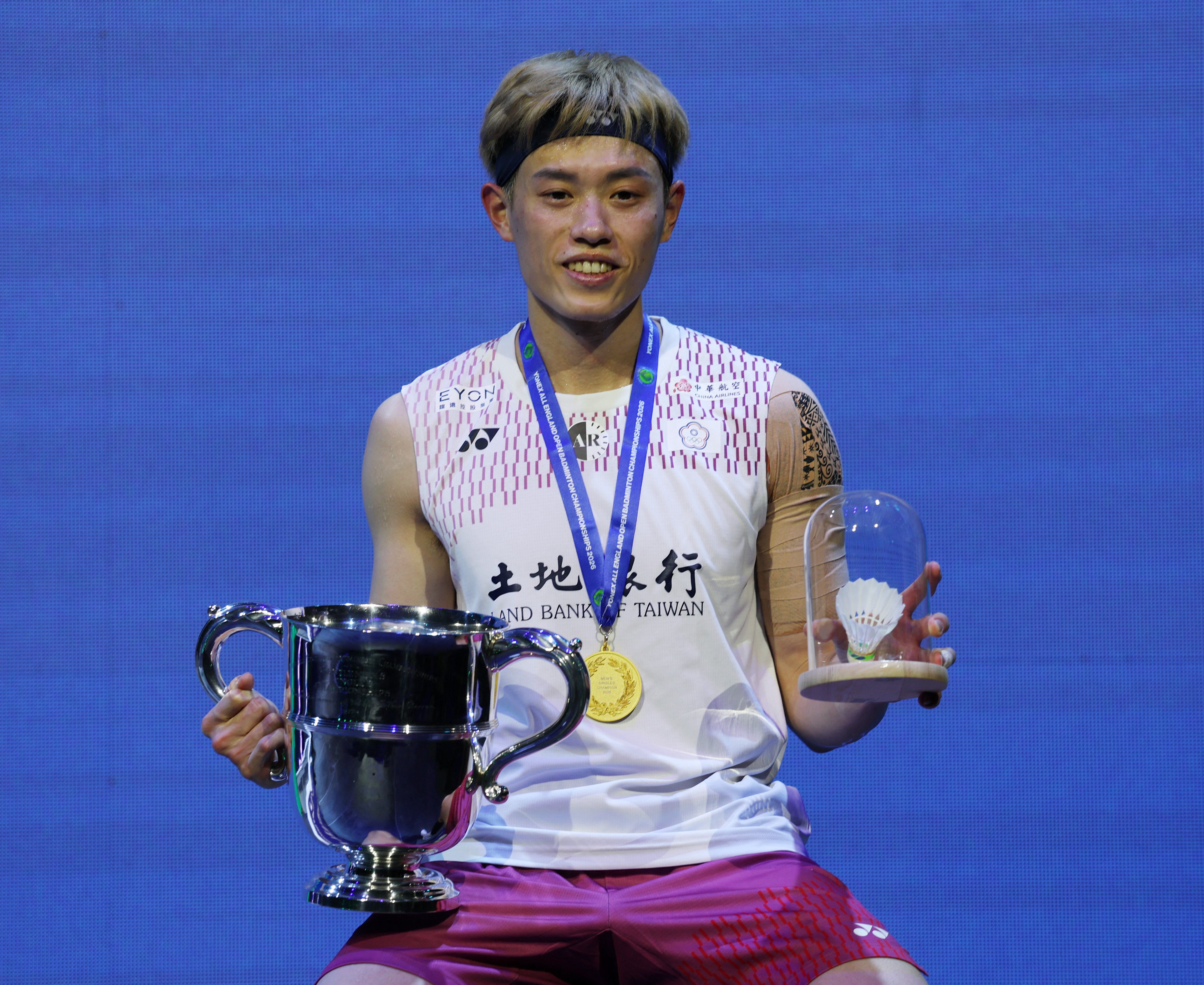 全英羽賽》台灣羽壇締造歷史新頁 「左手重砲」林俊易男單霸氣封王