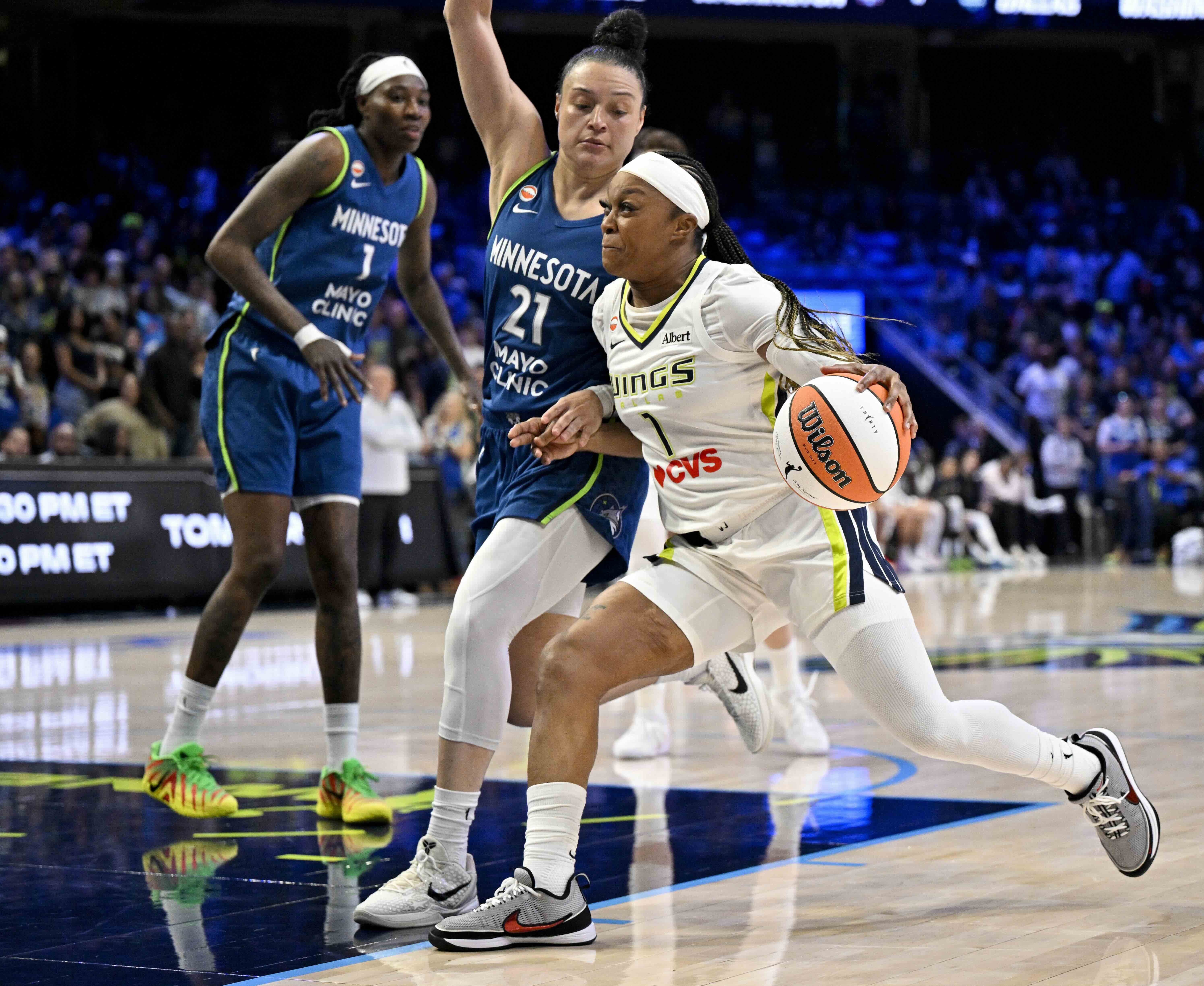 WNBA》奧德賽·希姆斯上演「Logo Shot」壓哨絕殺！達拉斯之翼力克山貓  寫下經典一戰