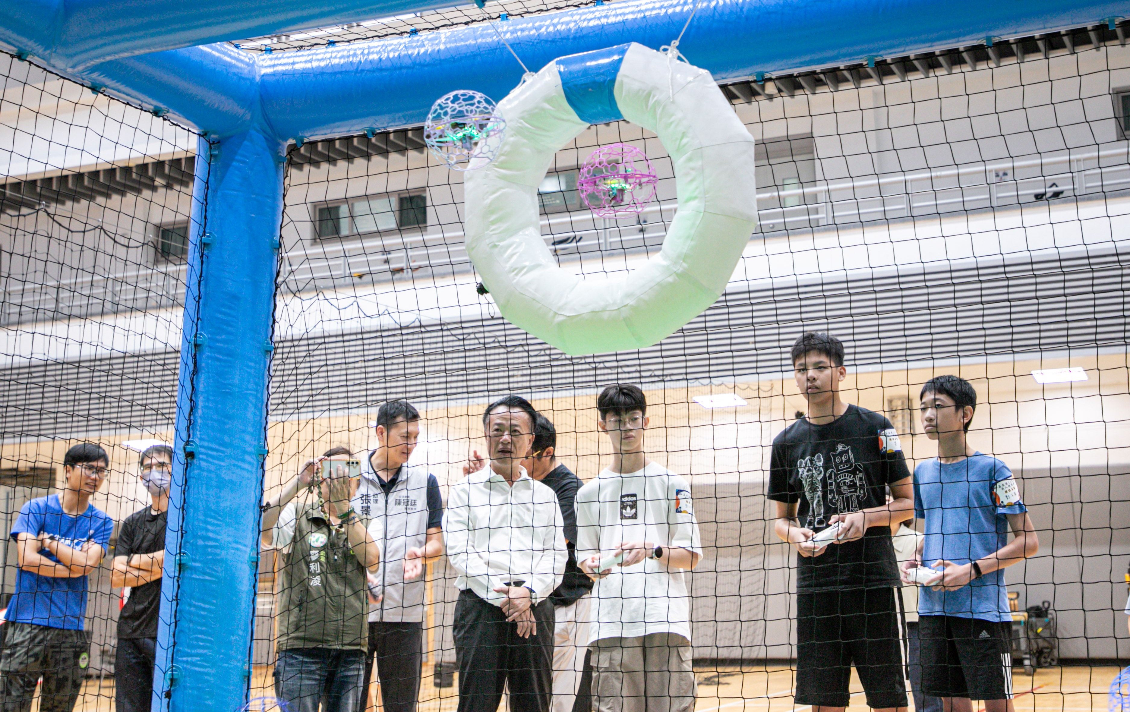嘉義》嘉義縣無人機競賽登場 73隊同場競技首增無人機足球