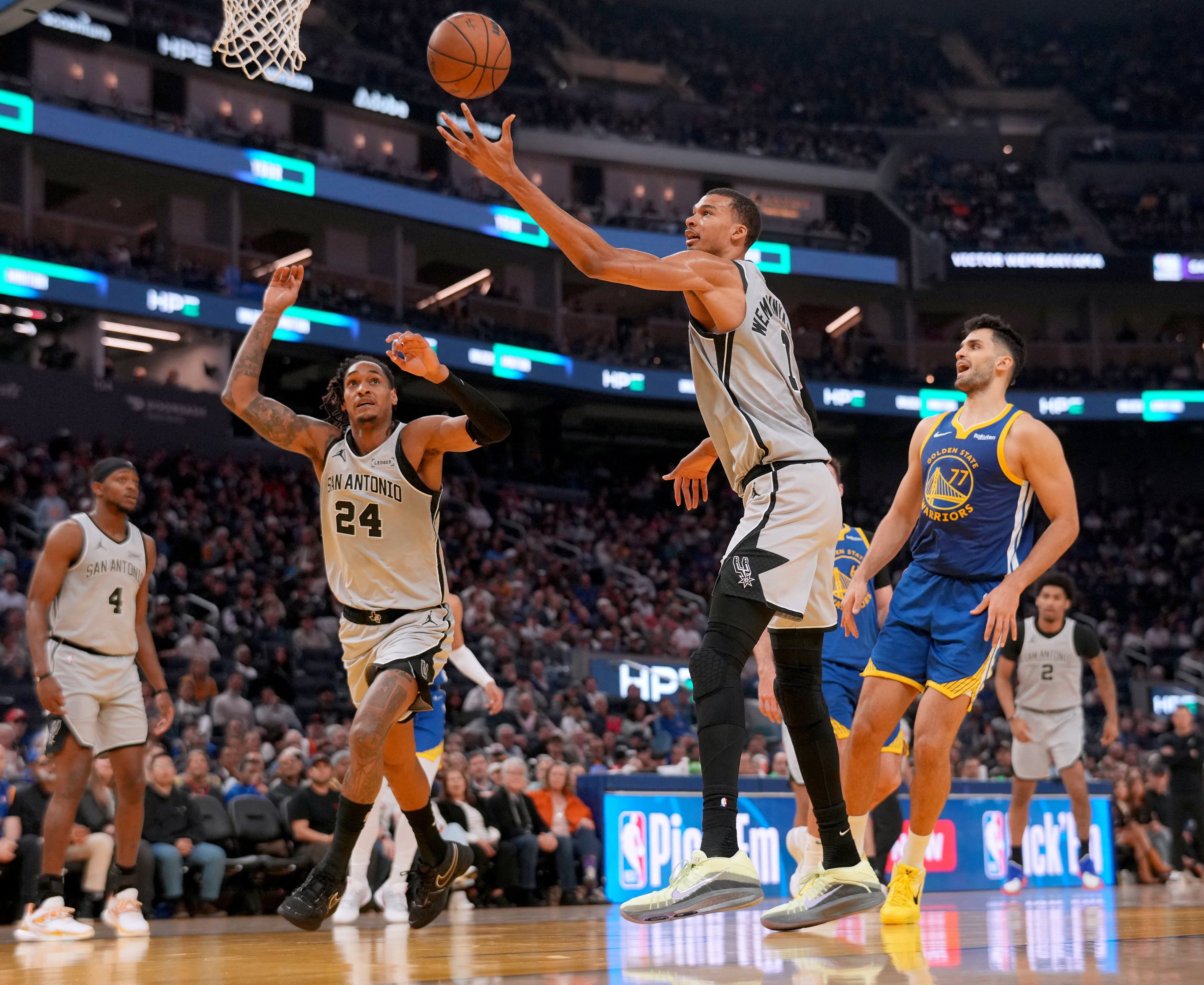 NBA》例行賽倒數 「文班時代」強勢降臨，活塞奇蹟稱霸東區