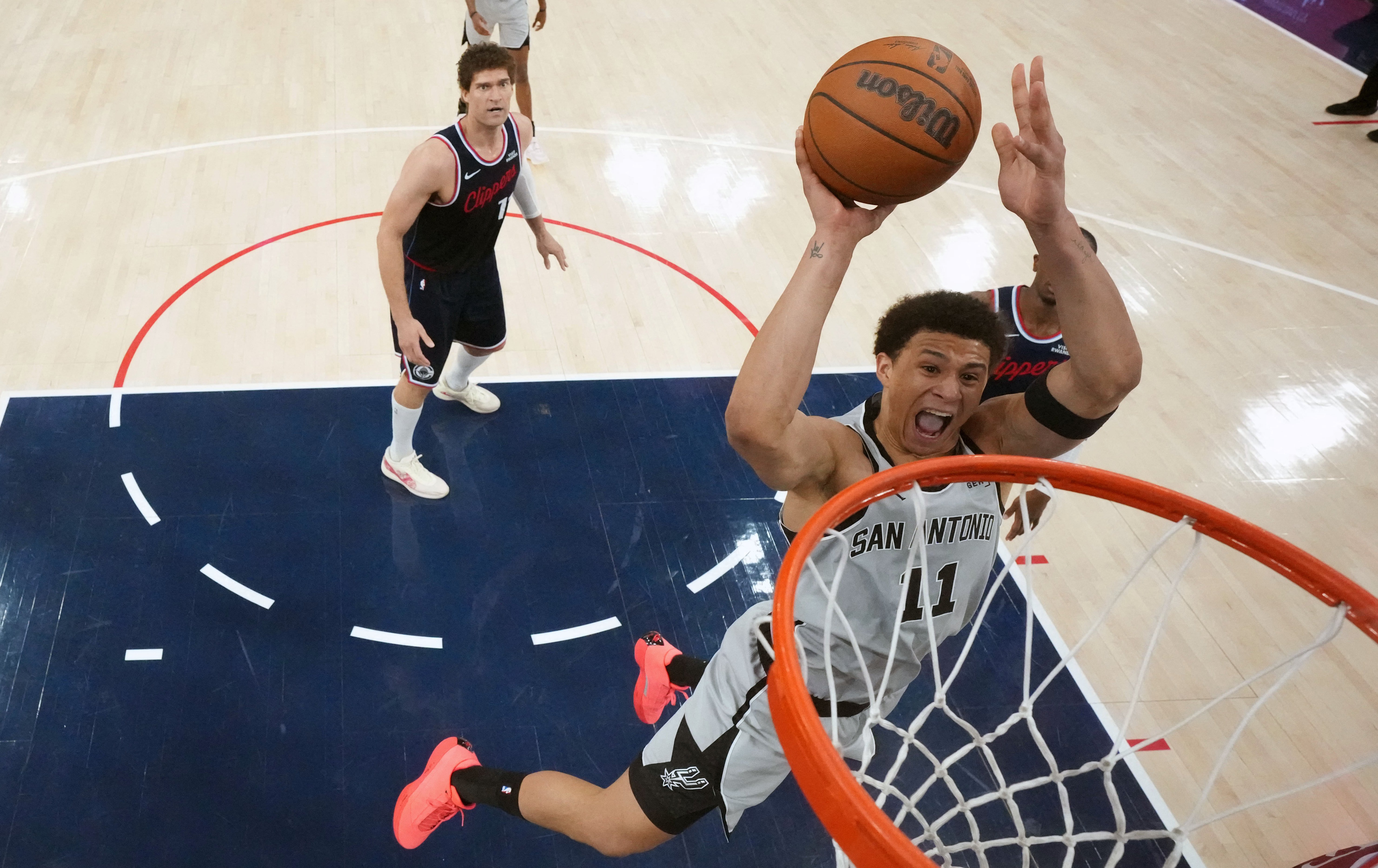 NBA》空中漫步再現！馬刺新星 Carter Bryant 驚人滯空引發全美熱議