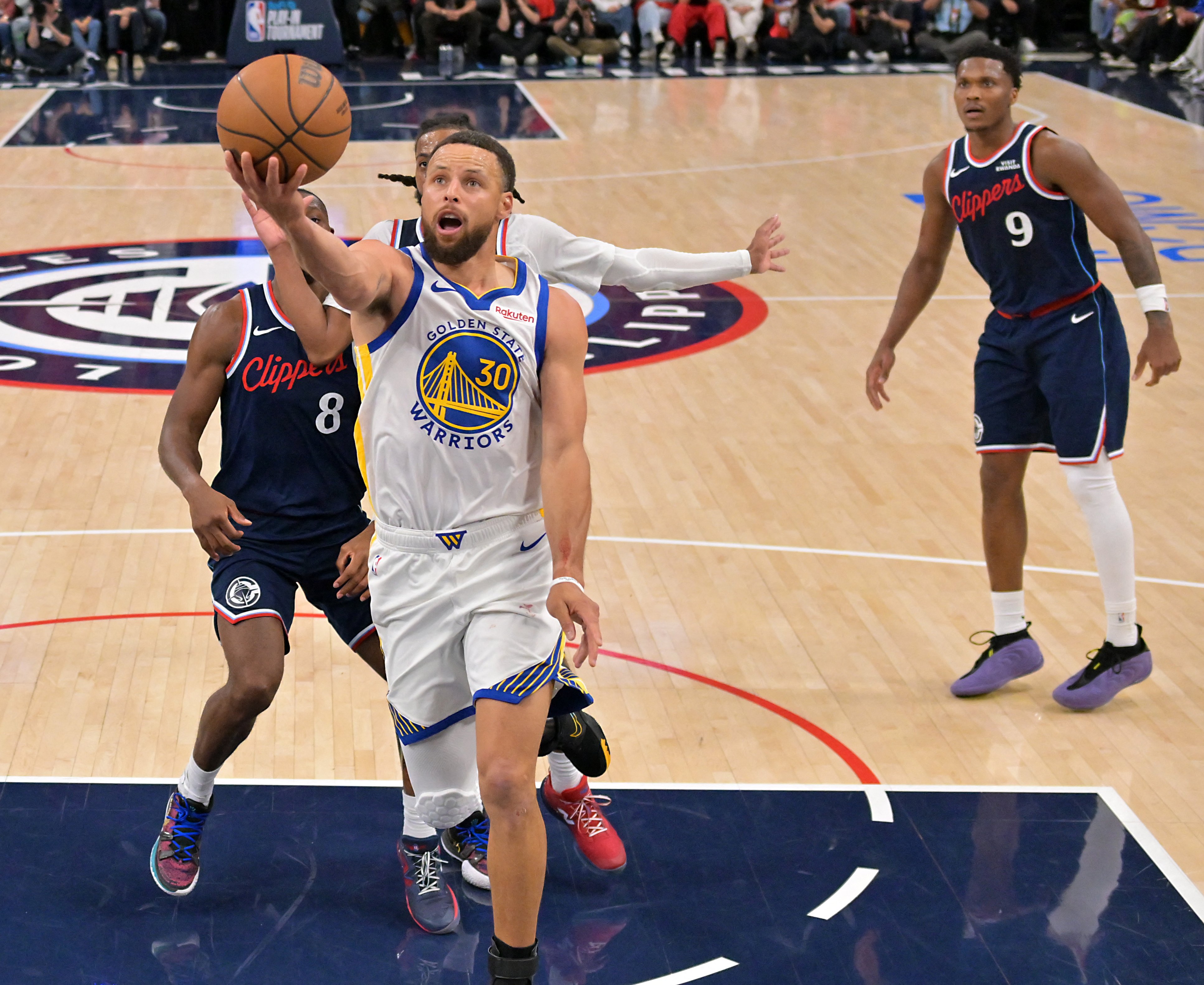 NBA》勇士逆轉快艇保生機 週六強碰太陽爭奪最終季後賽席次