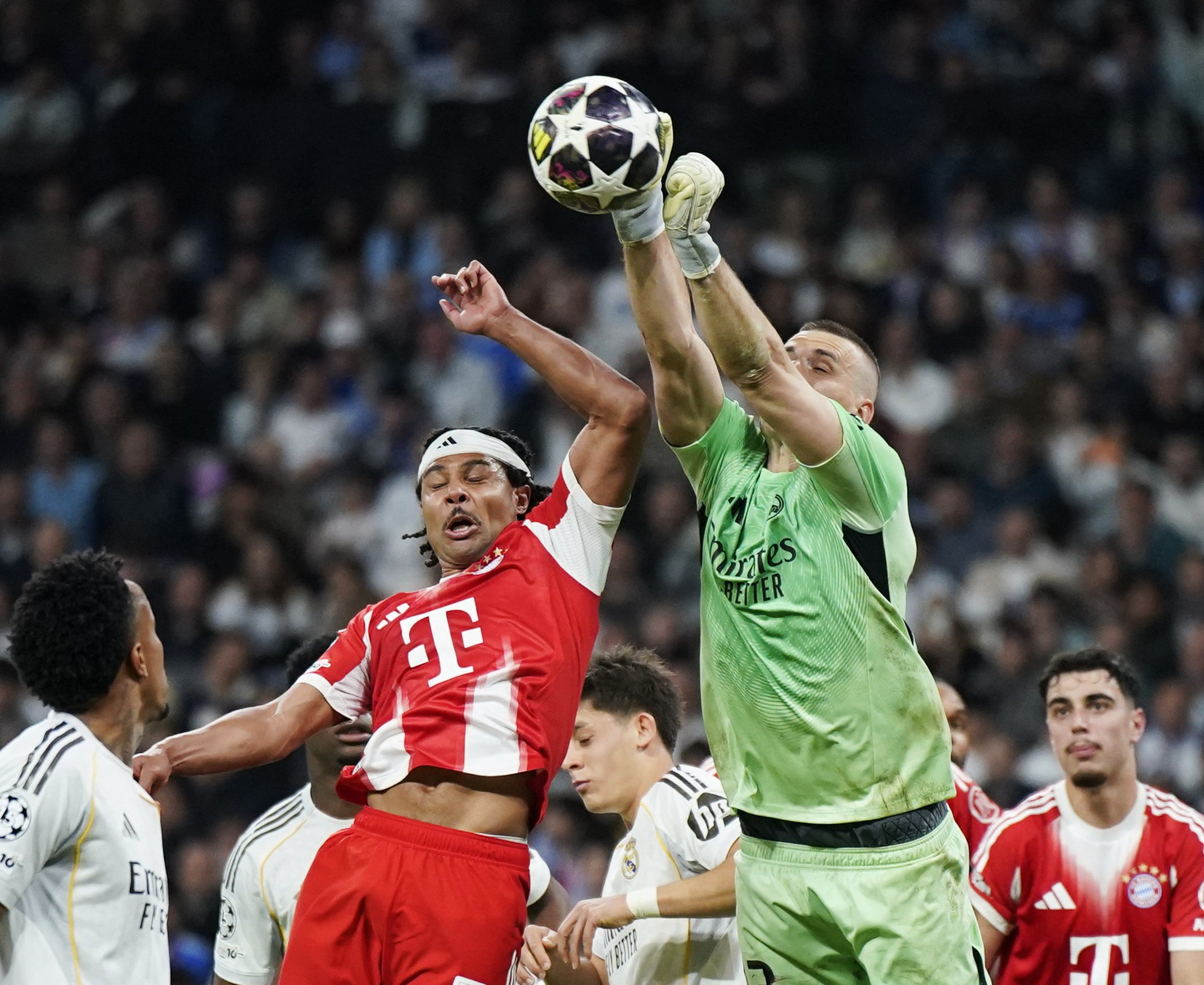 歐冠》8強首回合戰火引爆！戰況激烈、各隊晉級情勢明朗