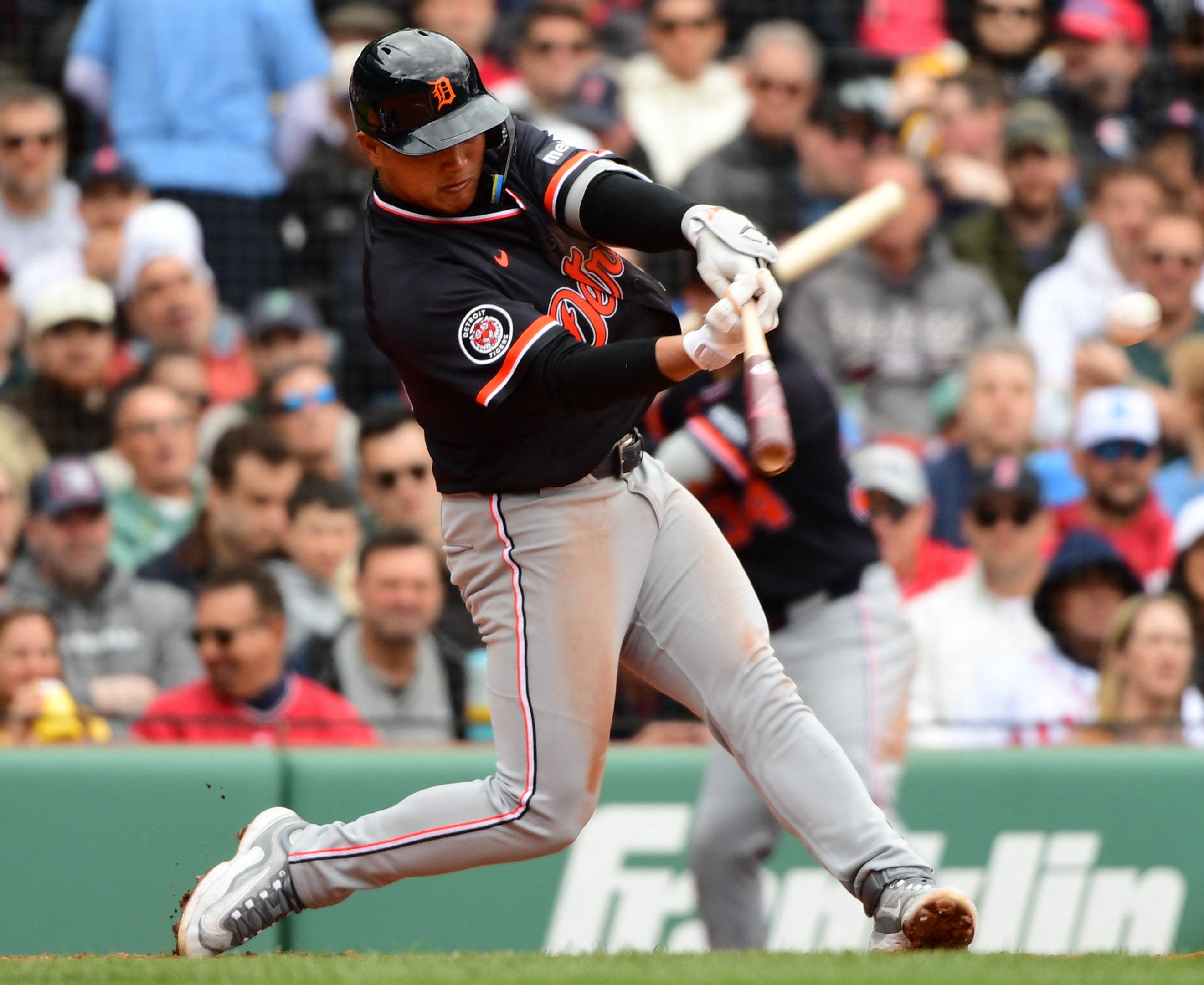 MLB》「快留住那顆球！」李灝宇生涯首安即追平，隨後「直擊綠色大牆」長打震撼全場！