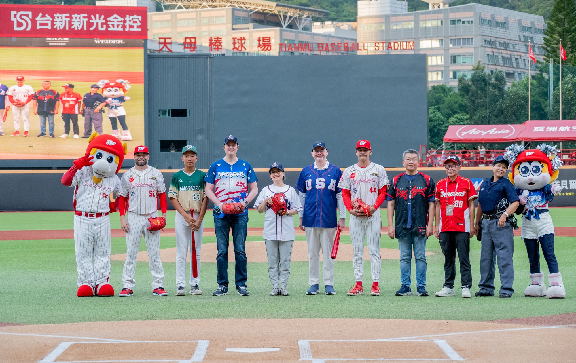 蕭美琴出席「台美友好之夜」 攜手AIT開球祝賀美國建國250週年