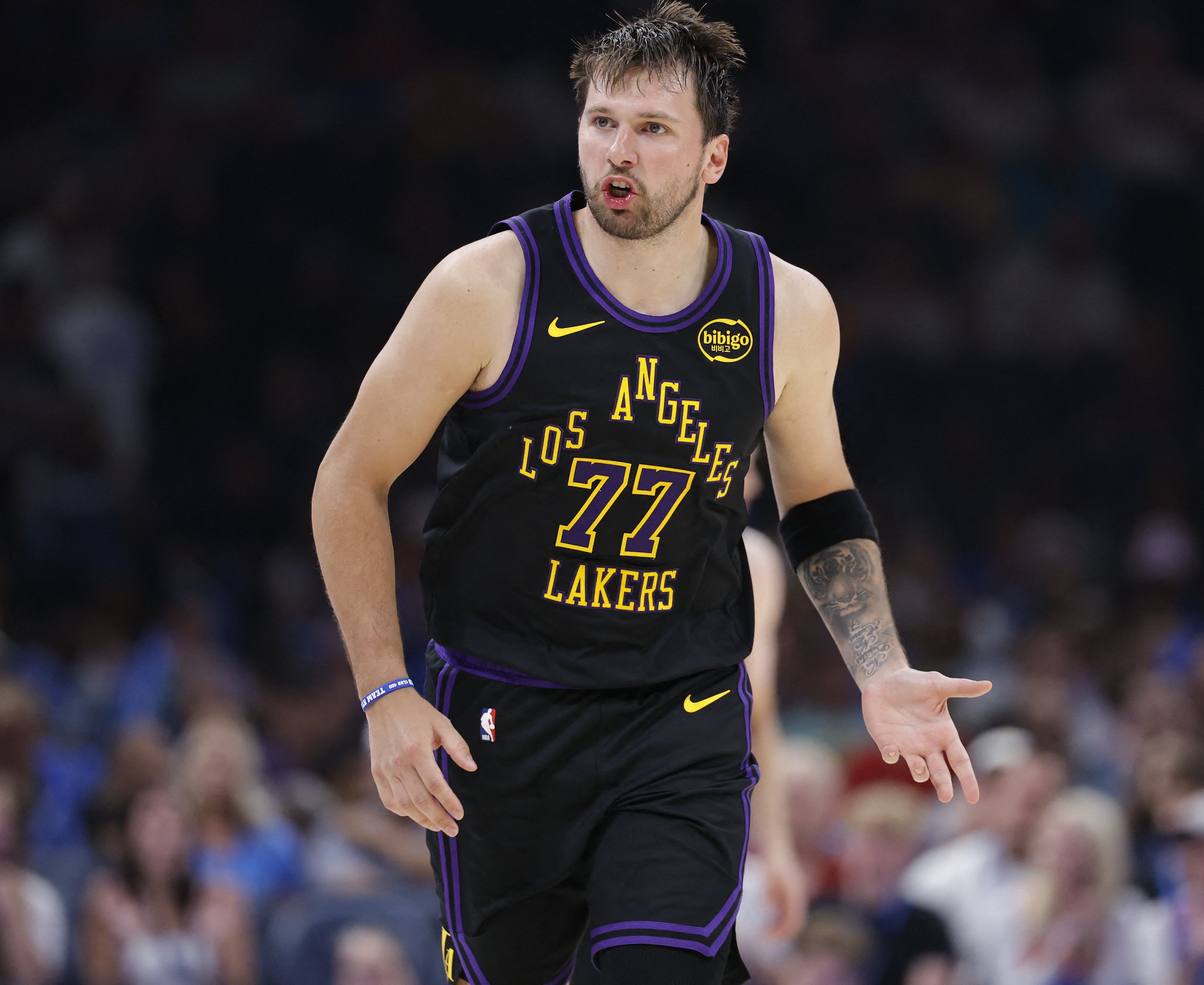 NBA》季後賽前夕重磅噩耗！湖人球星 Luka Doncic 腿筋受傷無限期缺陣