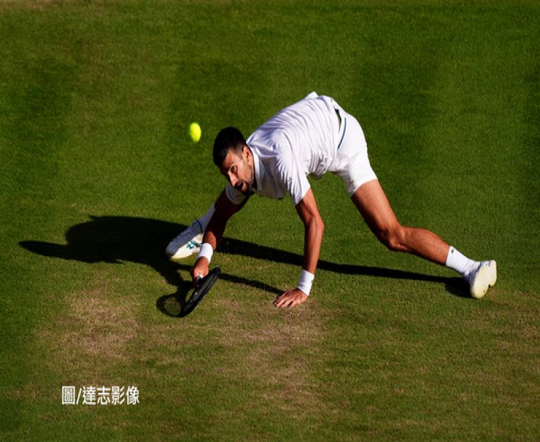 喬科維奇克服首局落敗，成功挺進溫布頓四強，摔倒不減王者風範！