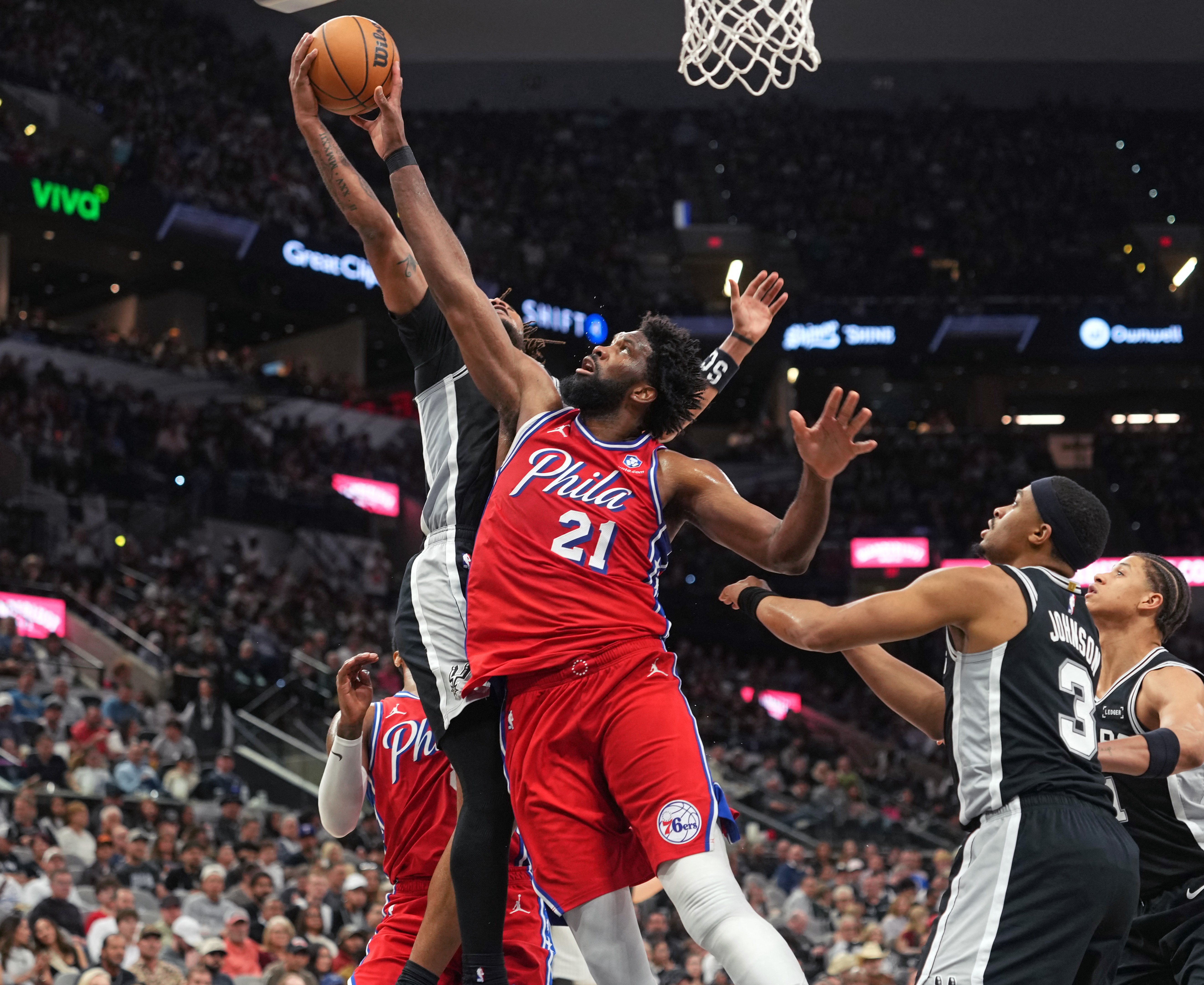 NBA》季後賽卡位戰驚魂！76人王牌 Embiid 突發闌尾炎緊急動刀