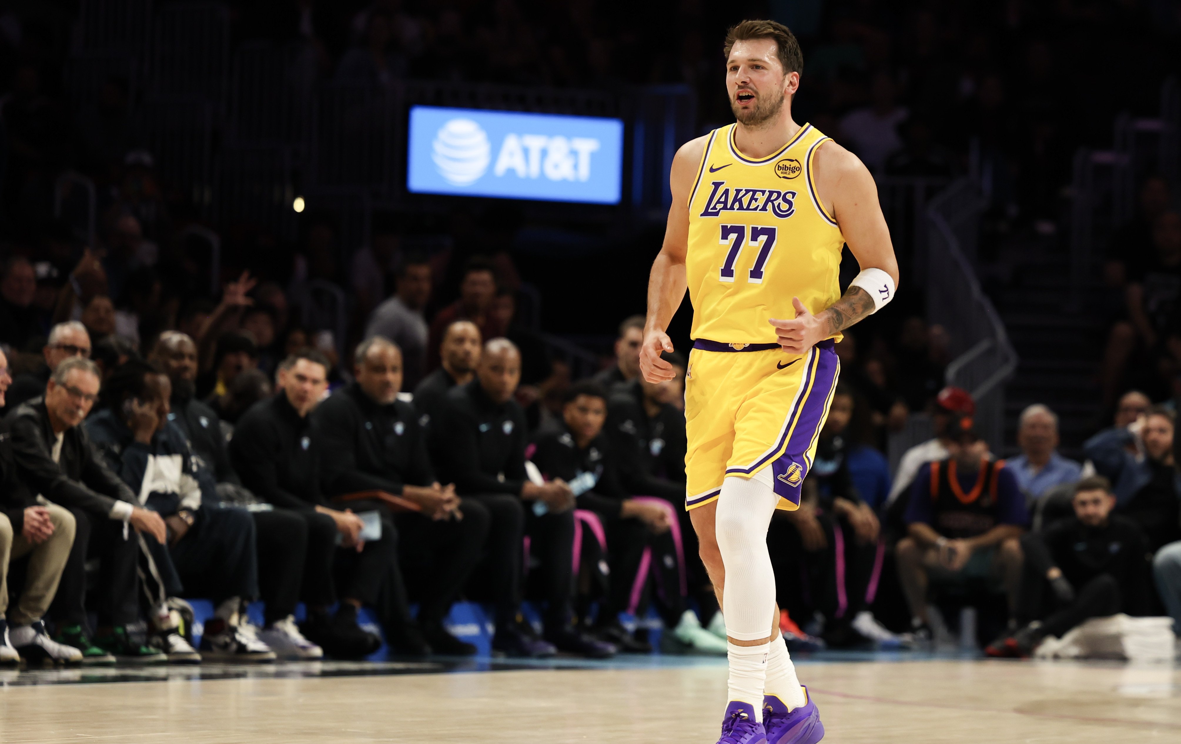 NBA》東契奇狂轟60分創紀錄！攜手詹皇大三元，湖人逆轉熱火奪8連勝