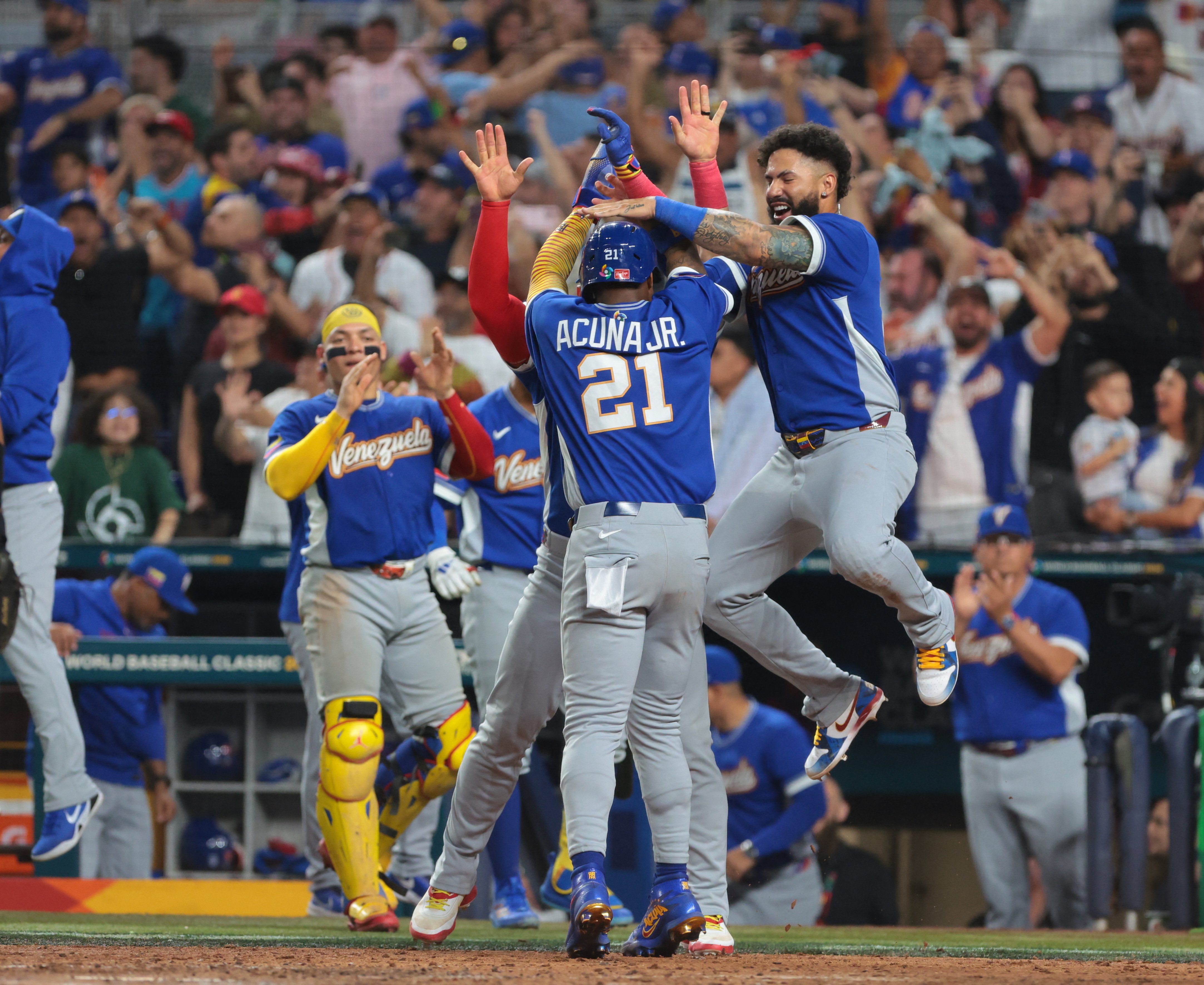 WBC》阿庫尼亞關鍵一擊扳平戰局！委內瑞拉 4：2 逆天大戲擊落義大利，挺進 WBC 決賽