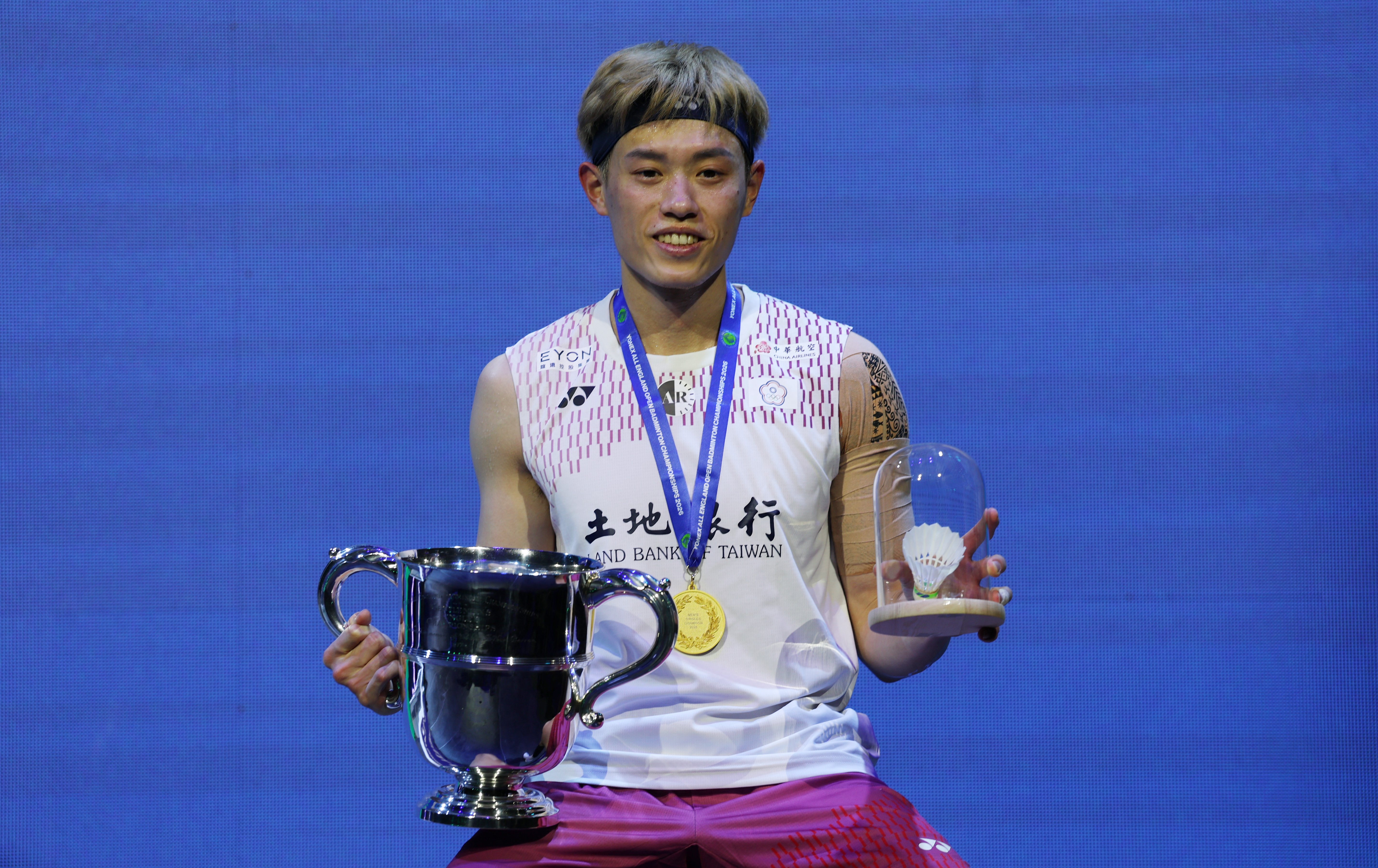 全英羽賽》台灣羽壇締造歷史新頁 「左手重砲」林俊易男單霸氣封王