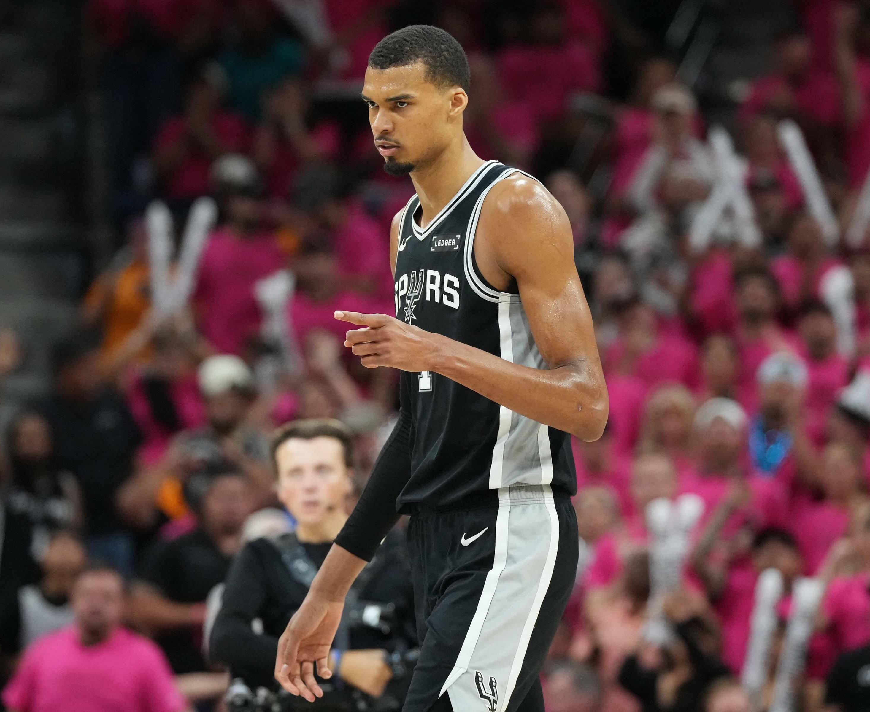 NBA》溫班亞瑪砍26分遭逆轉 馬刺板凳熄火西冠落後