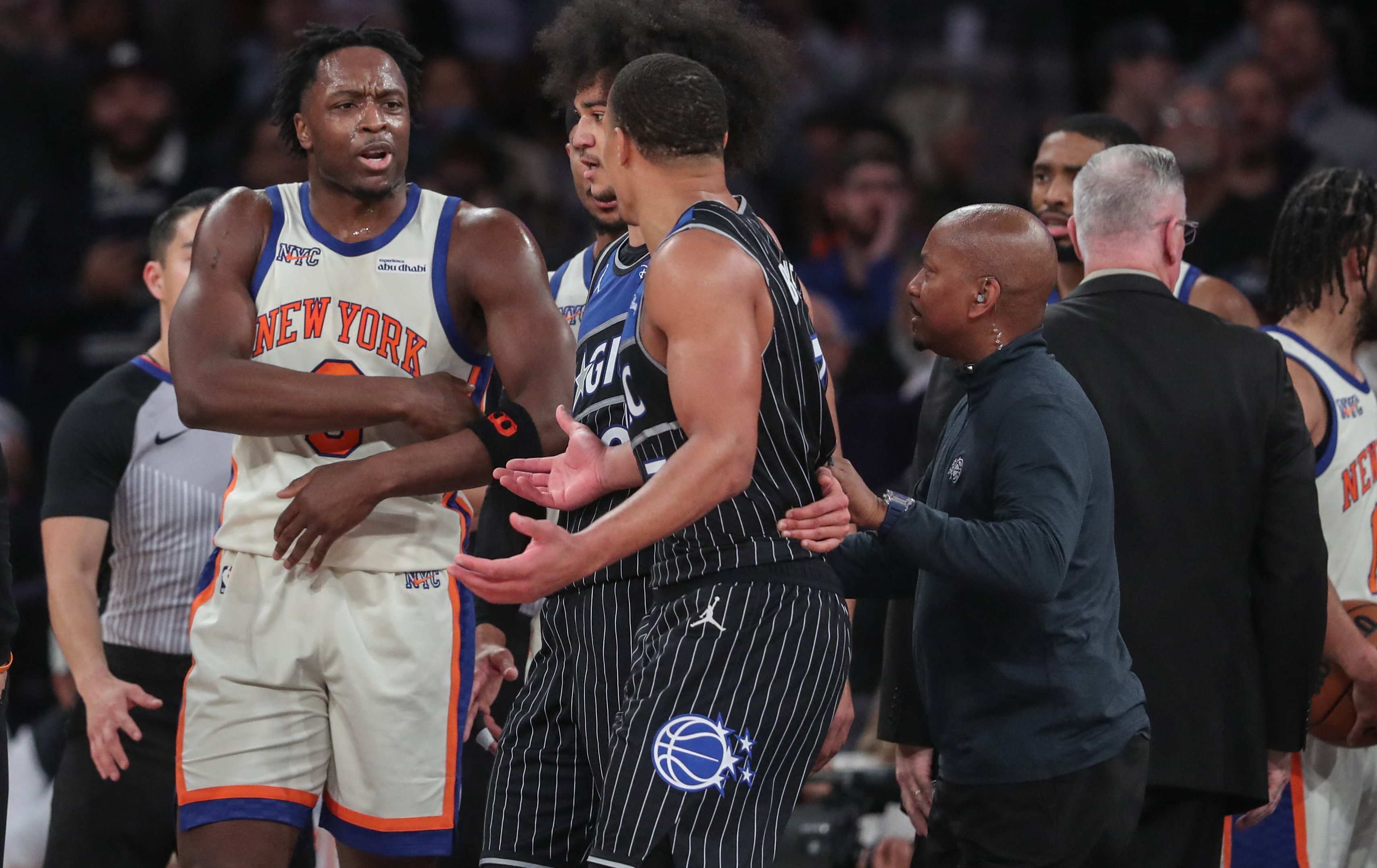 NBA》球砸倒地球員遭重罰　魔術後衛巴恩吞百萬罰金　卡森斯轟：早該賞他一巴掌